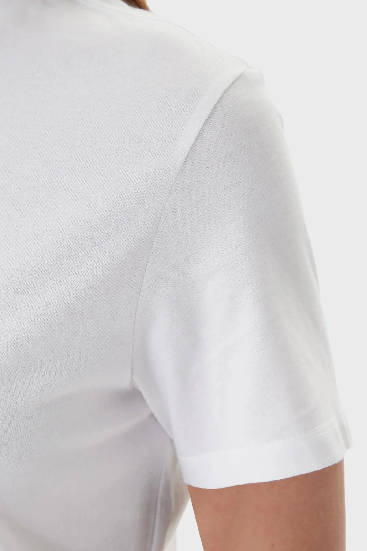 Calvin Klein Pamuklu Regular Fit Logolu Bisiklet Yaka LV047F831GYAF Bayan T Shirt LV047F831G YAF BEYAZ - 5