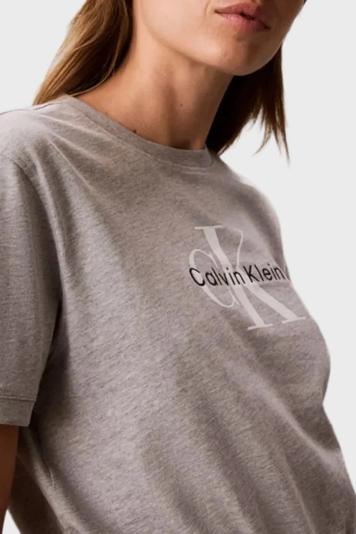 Calvin Klein Pamuklu Regular Fit Logolu Bisiklet Yaka LV047G288GP79 Kadın T Shirt LV047G288G P79 GRİ - 6