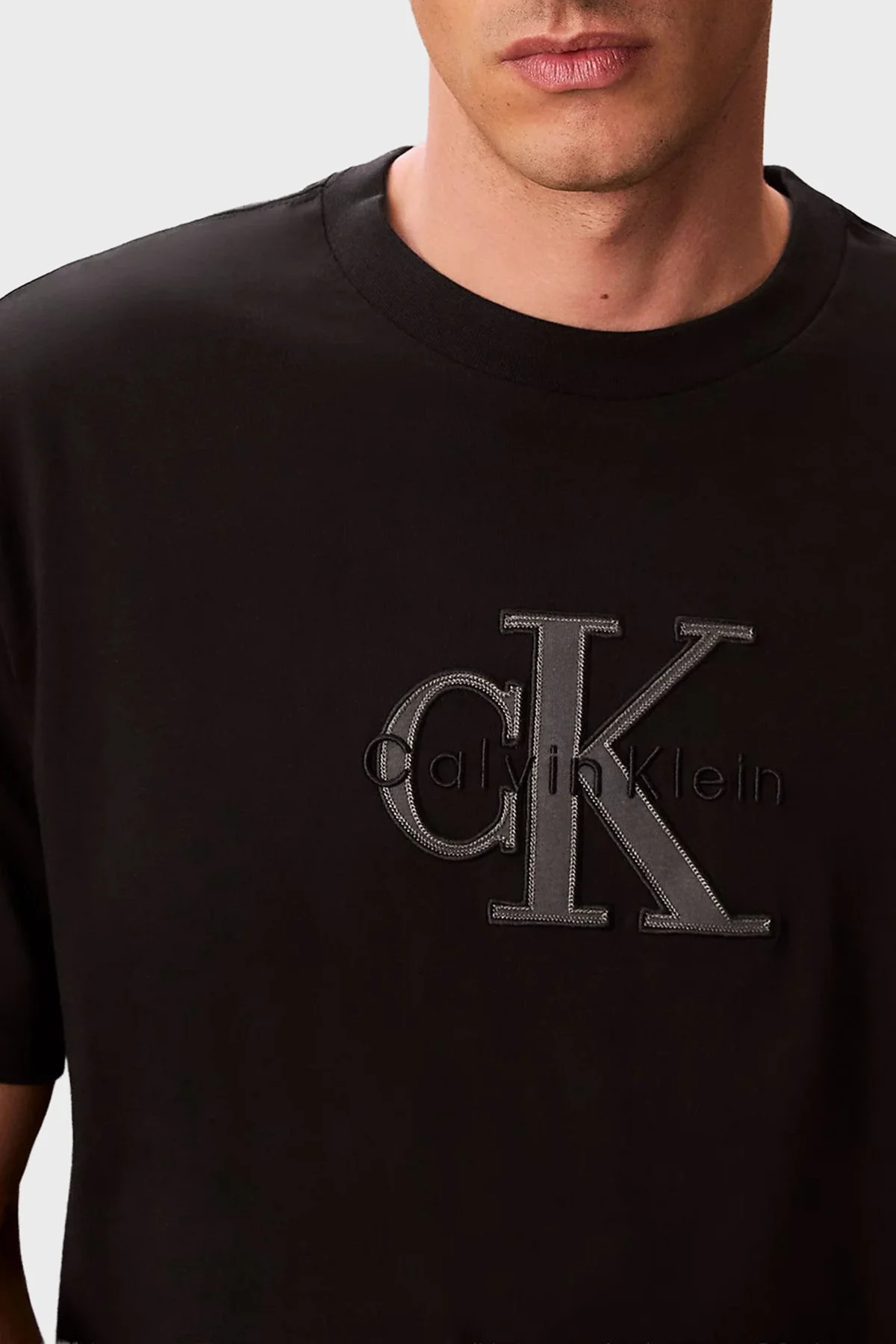 Calvin Klein Pamuklu Regular Fit Logolu Bisiklet Yaka LV04RF819GUB1 Erkek T Shirt LV04RF819G UB1 SİYAH - 4