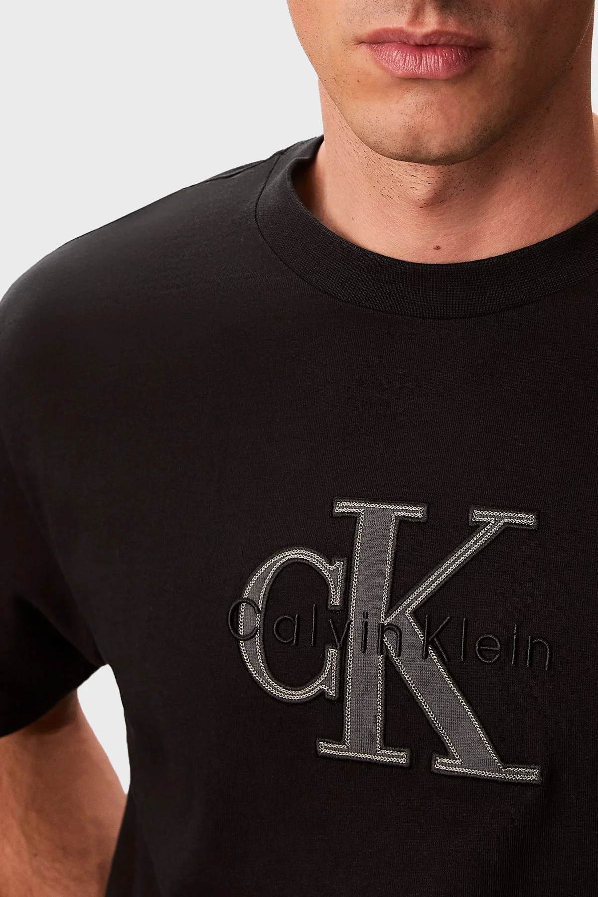 Calvin Klein Pamuklu Regular Fit Logolu Bisiklet Yaka LV04RF819GUB1 Erkek T Shirt LV04RF819G UB1 SİYAH - 5