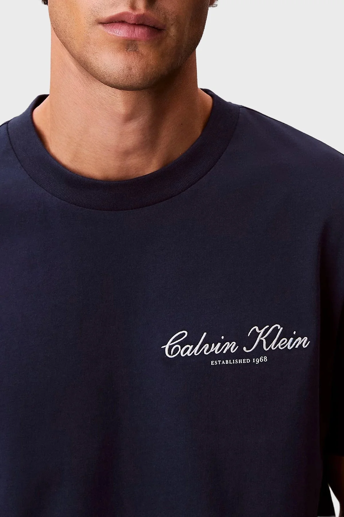 Calvin Klein Pamuklu Regular Fit Logolu Bisiklet Yaka LV04RF822G9EI Erkek T Shirt LV04RF822G 9EI MOR - 4