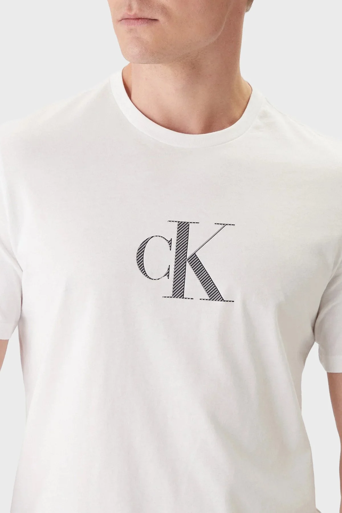 Calvin Klein Pamuklu Regular Fit Logolu Bisiklet Yaka LV04RF853GYAF Erkek T Shirt LV04RF853G YAF BEYAZ - 4