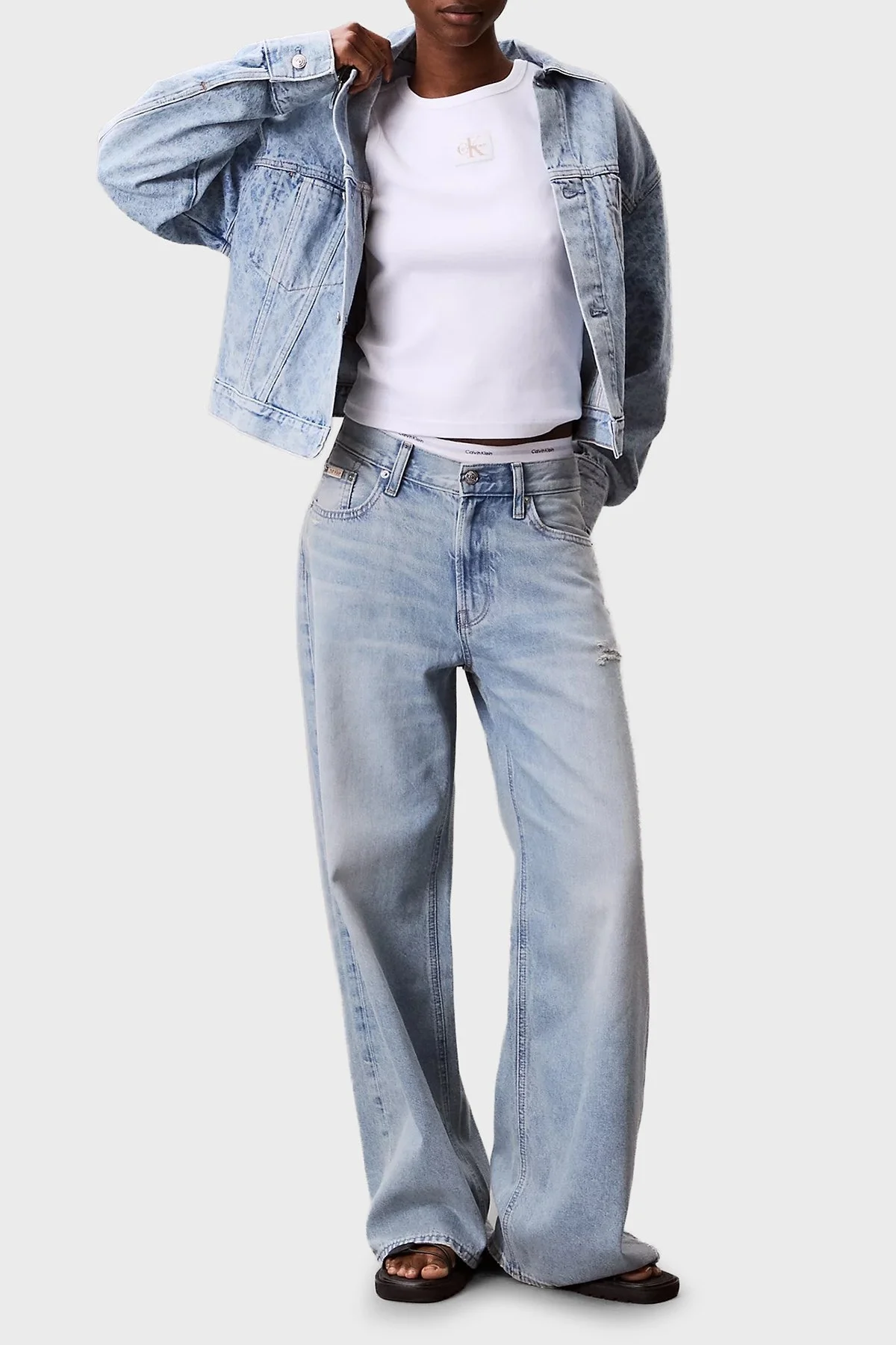 Calvin Klein Pamuklu Regular Fit Logolu Kısa Kot LV047C782GX0S Bayan Ceket LV047C782G X0S AÇIK MAVİ - 2