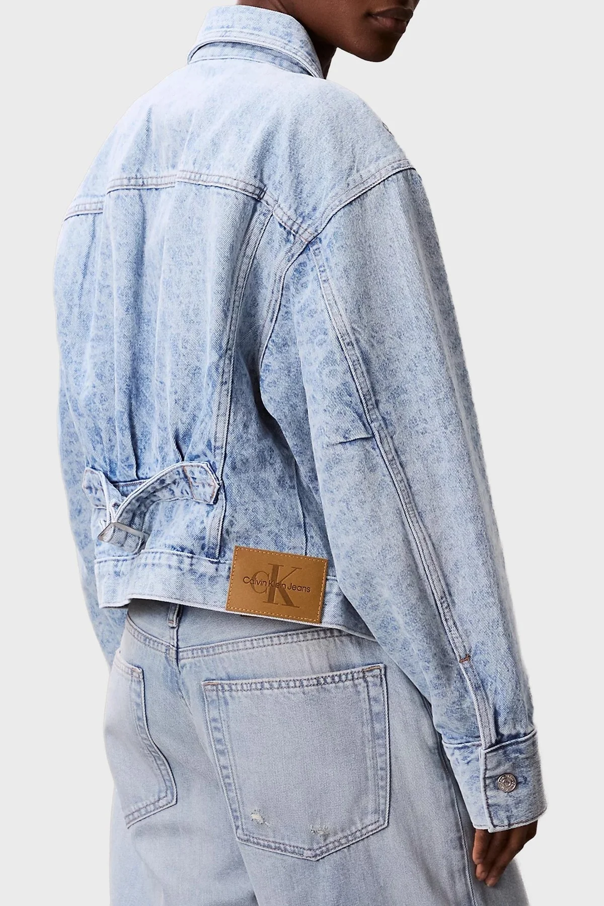 Calvin Klein Pamuklu Regular Fit Logolu Kısa Kot LV047C782GX0S Bayan Ceket LV047C782G X0S AÇIK MAVİ - 4