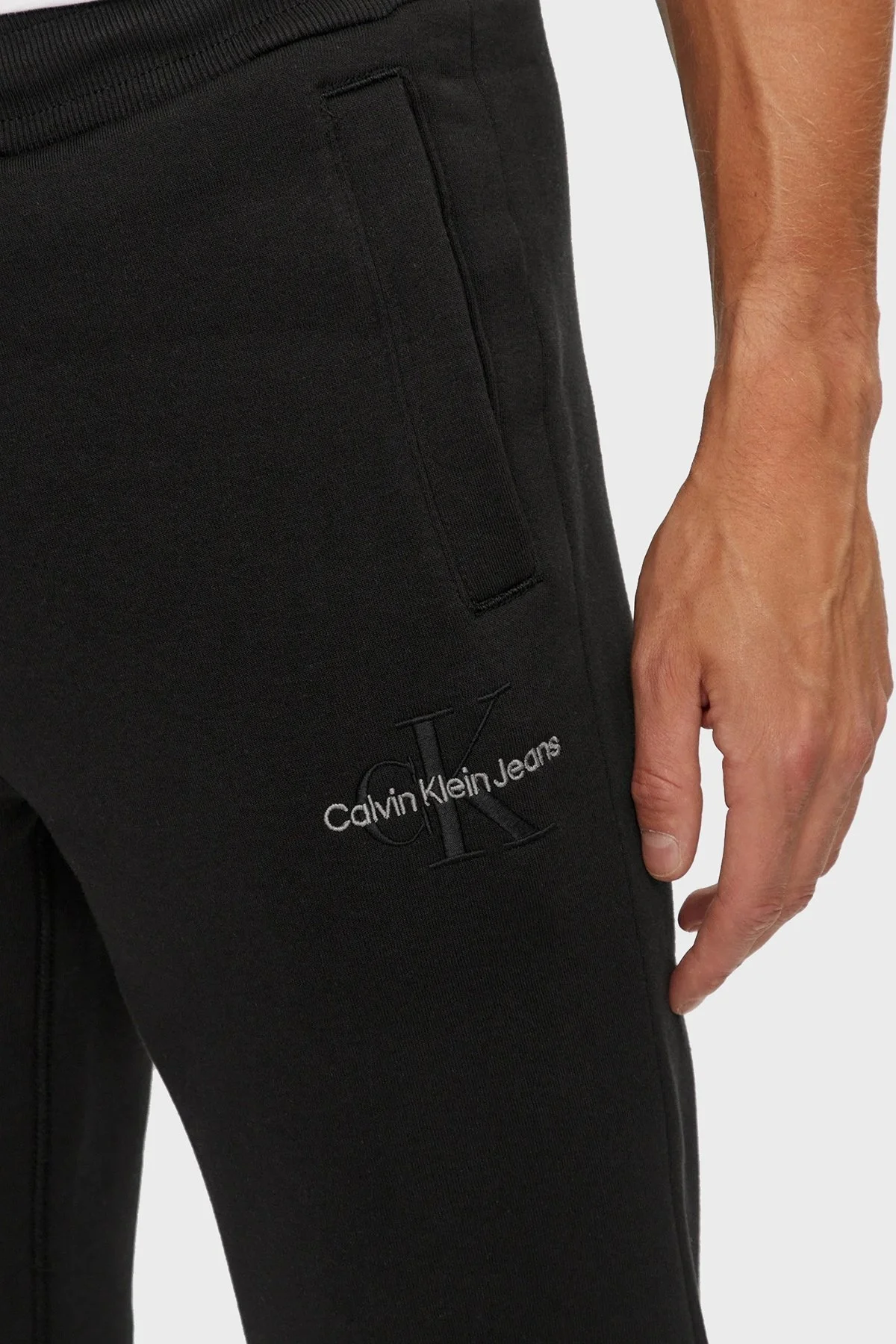 Calvin Klein Pamuklu Regular Fit Normal Bel Lastikli Paça Jogger J30J3256580GM Erkek Pantolon J30J325658 0GM SİYAH - 8