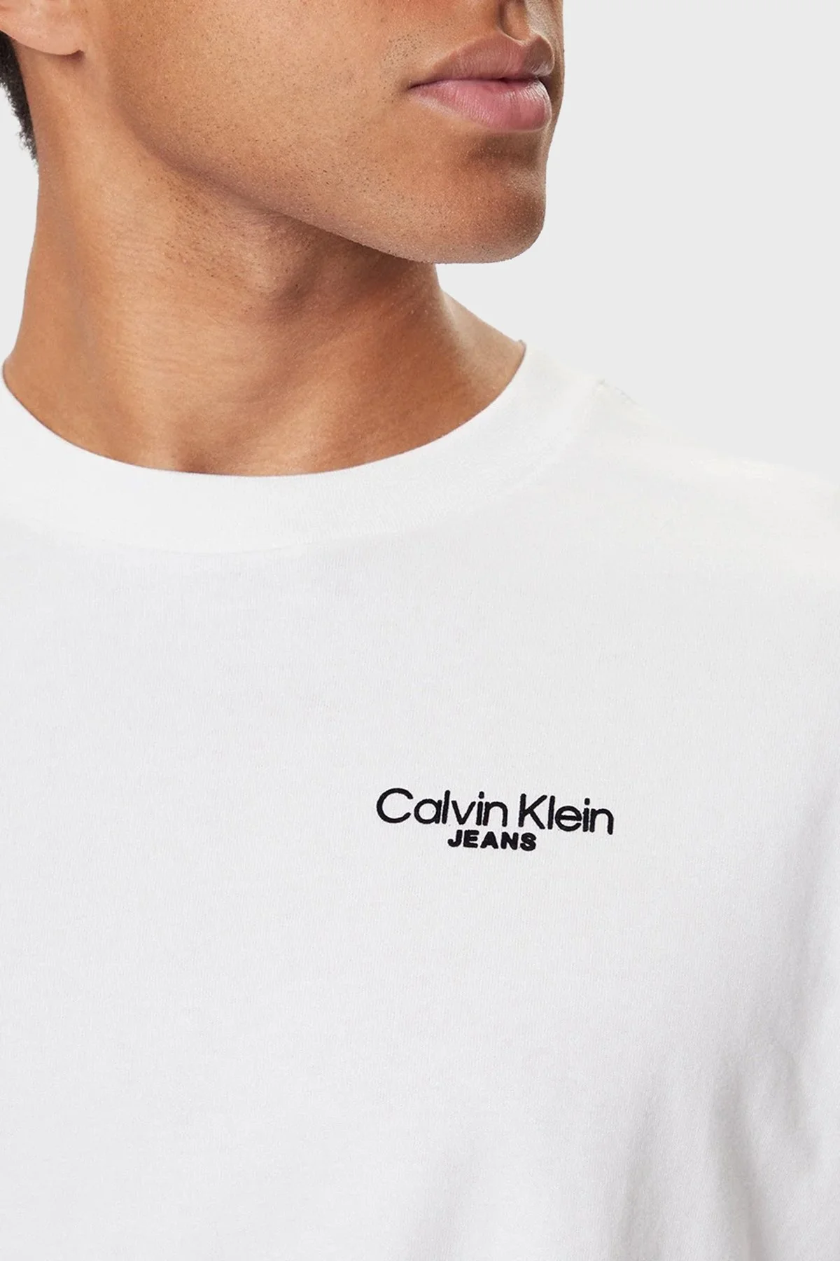Calvin Klein Pamuklu Regular Fit Sırt Baskılı Bisiklet Yaka LV04RD825GYAA Erkek T Shirt LV04RD825G YAA BEYAZ - 4