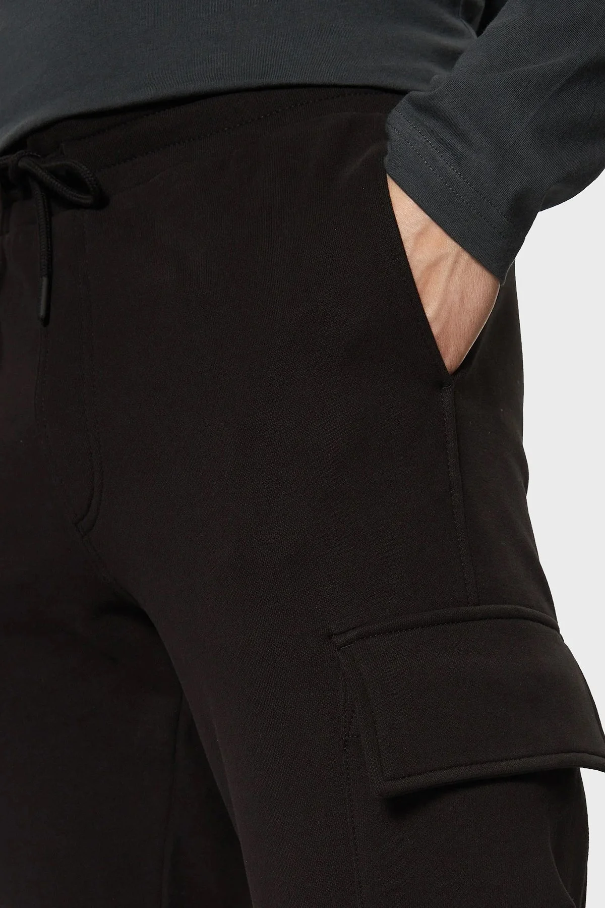 Calvin Klein Pamuklu Regular Fit Yüksek Bel Ribanalı Paça Jogger J30J326762BEH Erkek Pantolon J30J326762 BEH SİYAH - 9