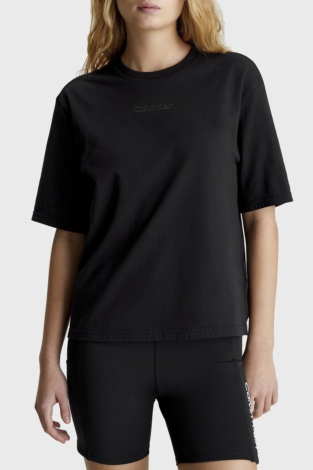 Calvin Klein Pamuklu Relaxed Fit Bisiklet Yaka 00GWS4K210BAE Bayan T Shirt 00GWS4K210 BAE SİYAH - 1