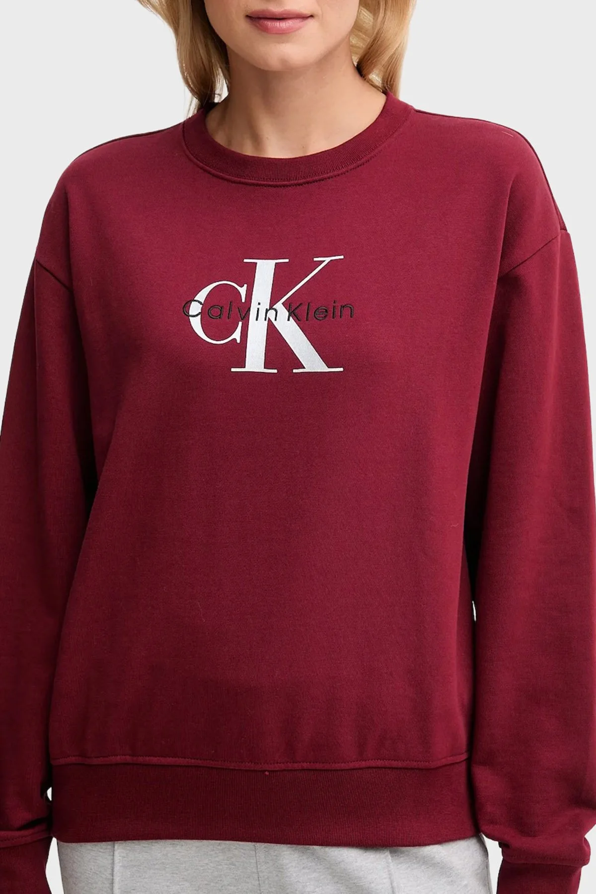 Calvin Klein Pamuklu Relaxed Fit Bisiklet Yaka Logolu LV047B234GWCV Bayan Sweat LV047B234G WCV BORDO - 4