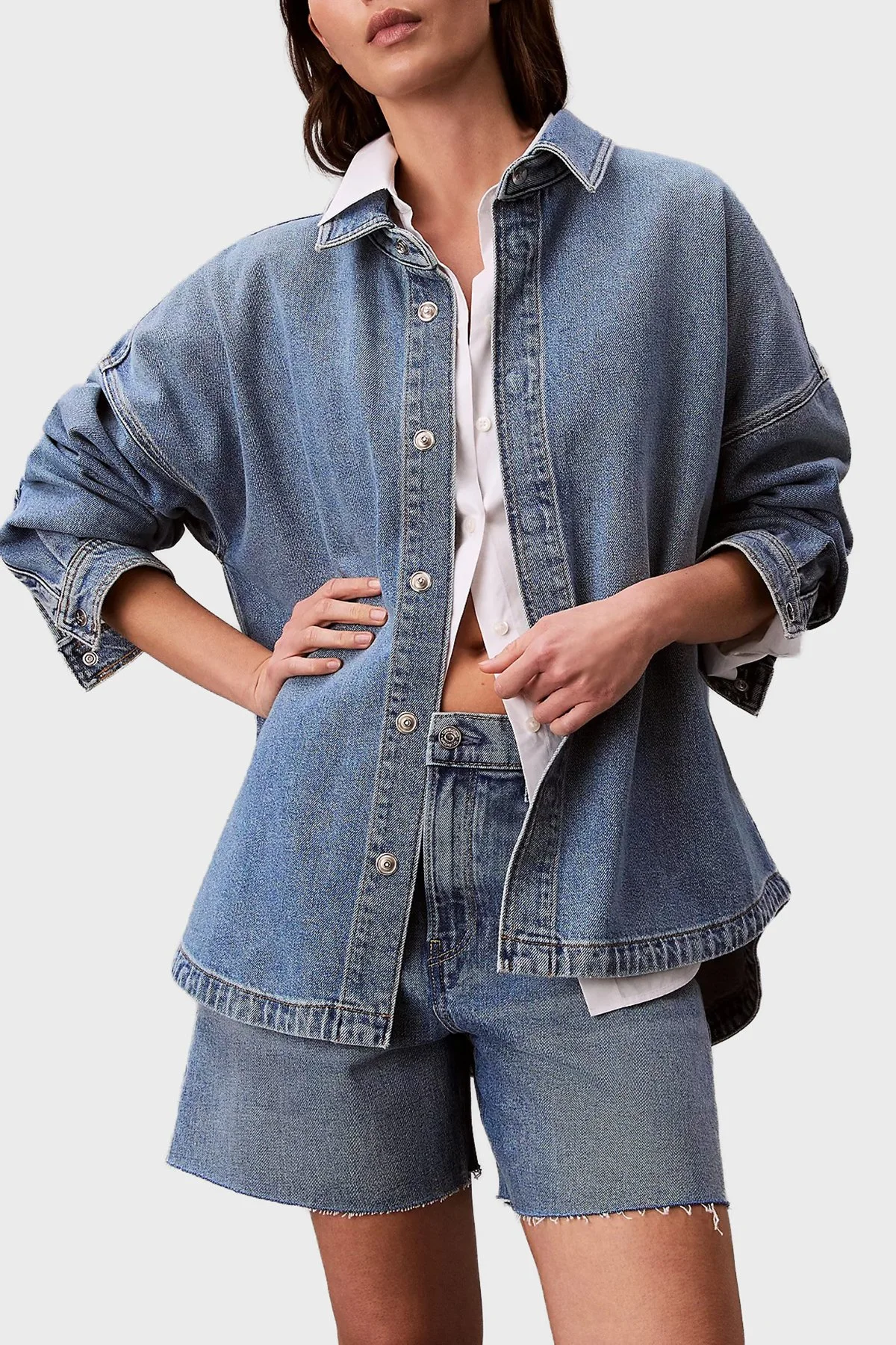 Calvin Klein Pamuklu Relaxed Fit Düğmeli LV047E753G3NS Bayan Kot Gömlek LV047E753G 3NS MAVİ - 1