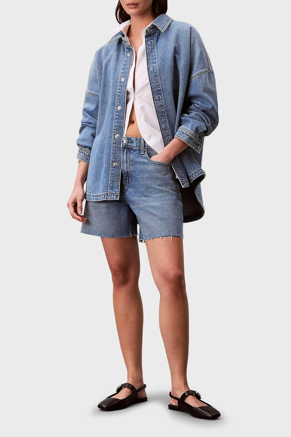 Calvin Klein Pamuklu Relaxed Fit Düğmeli LV047E753G3NS Bayan Kot Gömlek LV047E753G 3NS MAVİ - 2