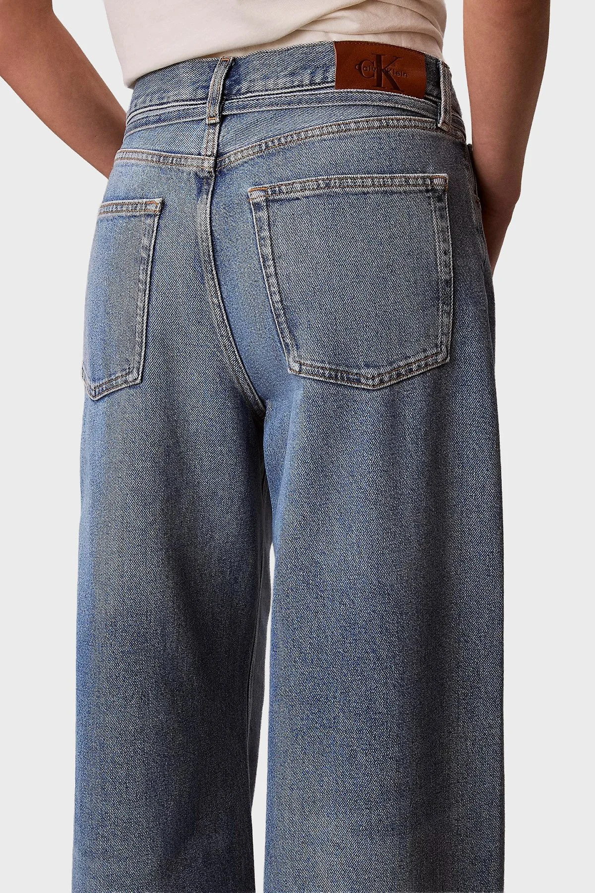 Calvin Klein Pamuklu Relaxed Fit Düşük Bel Bol Paça Jeans LV047E752G3NS Bayan Kot Pantolon LV047E752G 3NS MAVİ - 6