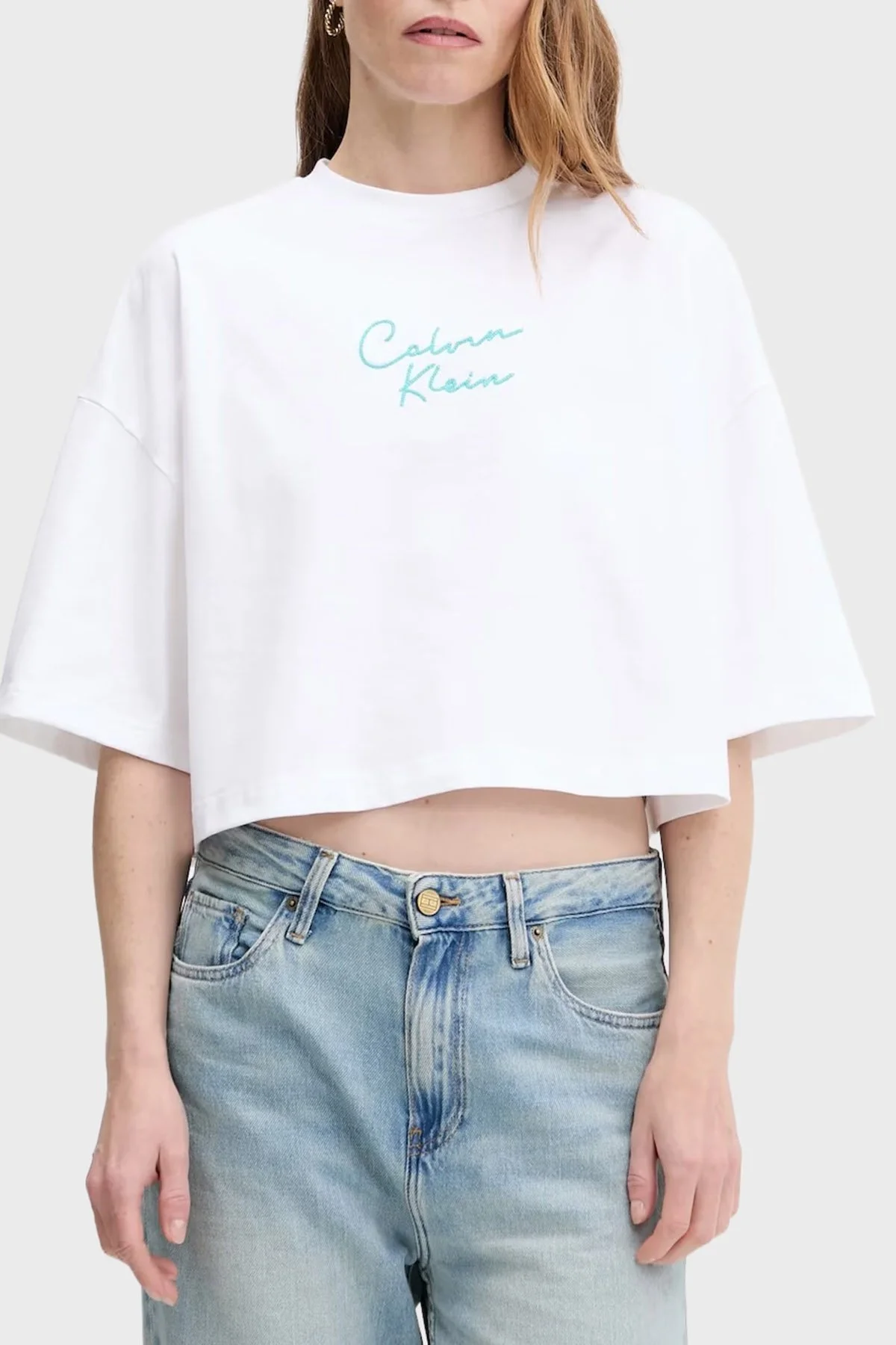 Calvin Klein Pamuklu Relaxed Fit İşleme Logolu Crop LV047C202GYAA Bayan T Shirt LV047C202G YAA BEYAZ - 1