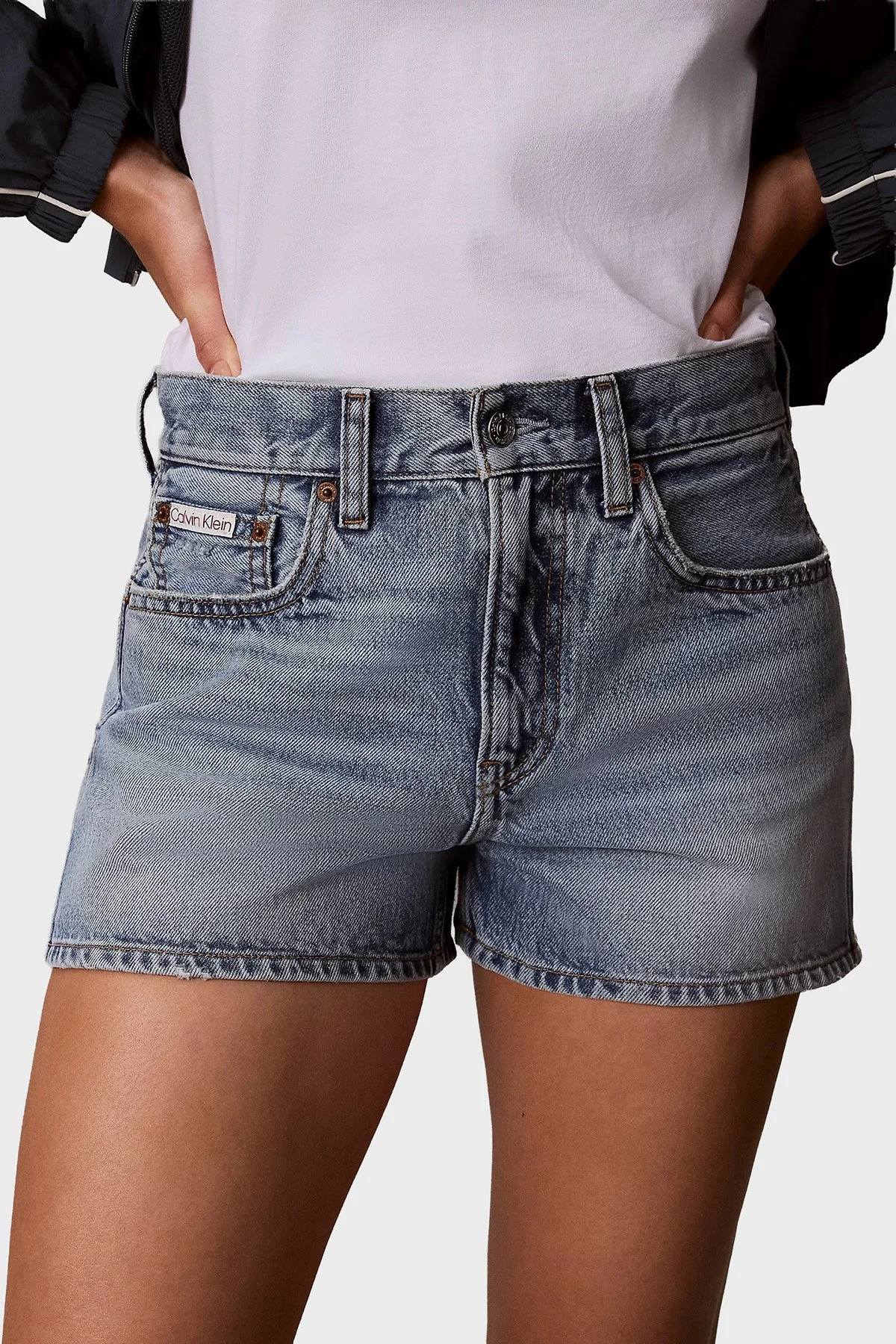 Calvin Klein Pamuklu Relaxed Fit Kot LV047F770G21E Kadın Şort LV047F770G 21E LACİVERT - 5