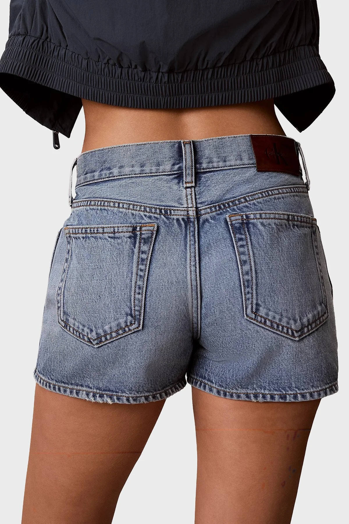 Calvin Klein Pamuklu Relaxed Fit Kot LV047F770G21E Kadın Şort LV047F770G 21E LACİVERT - 6