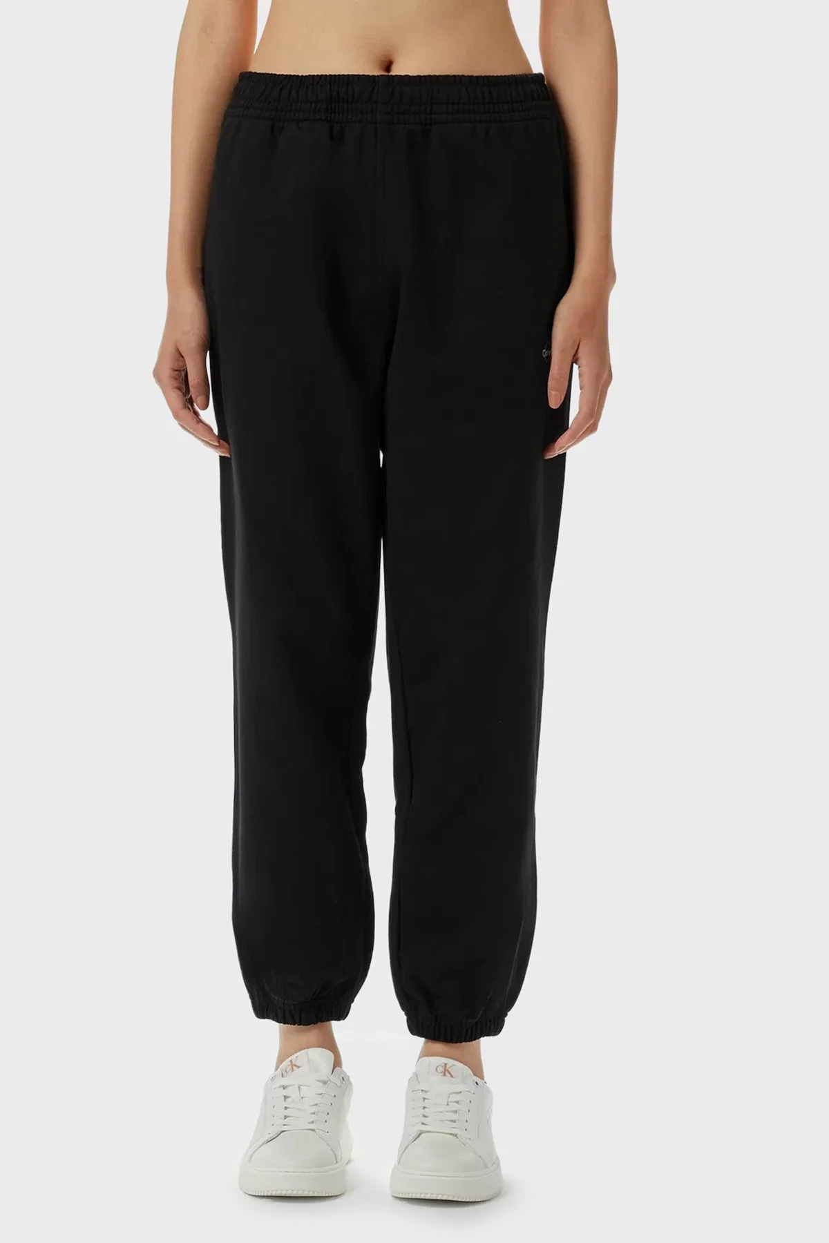 Calvin Klein Pamuklu Relaxed Fit Lastikli Paça Jogger LV047B235GUB1 Bayan Pantolon LV047B235G UB1 SİYAH - 1