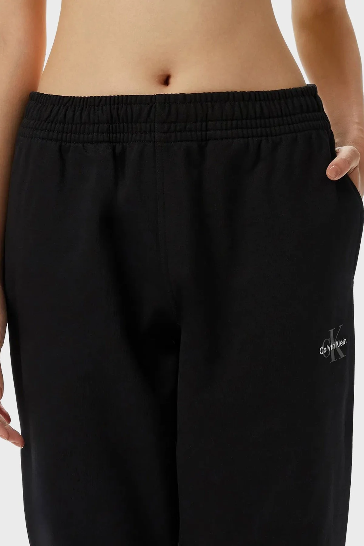 Calvin Klein Pamuklu Relaxed Fit Lastikli Paça Jogger LV047B235GUB1 Bayan Pantolon LV047B235G UB1 SİYAH - 4