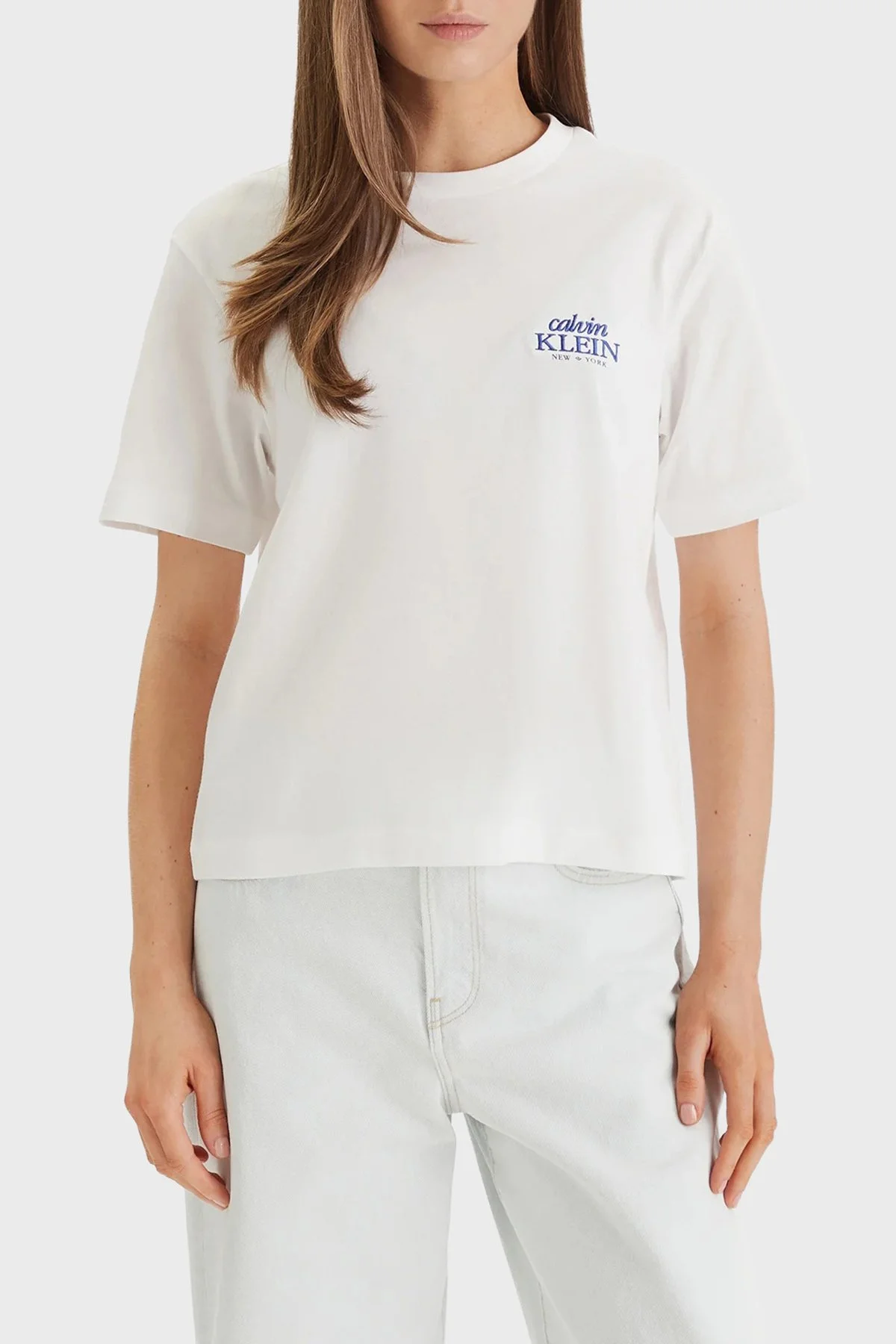 Calvin Klein Pamuklu Relaxed Fit Logolu Bisiklet Yaka LV047F801GYAF Bayan T Shirt LV047F801G YAF BEYAZ - 1