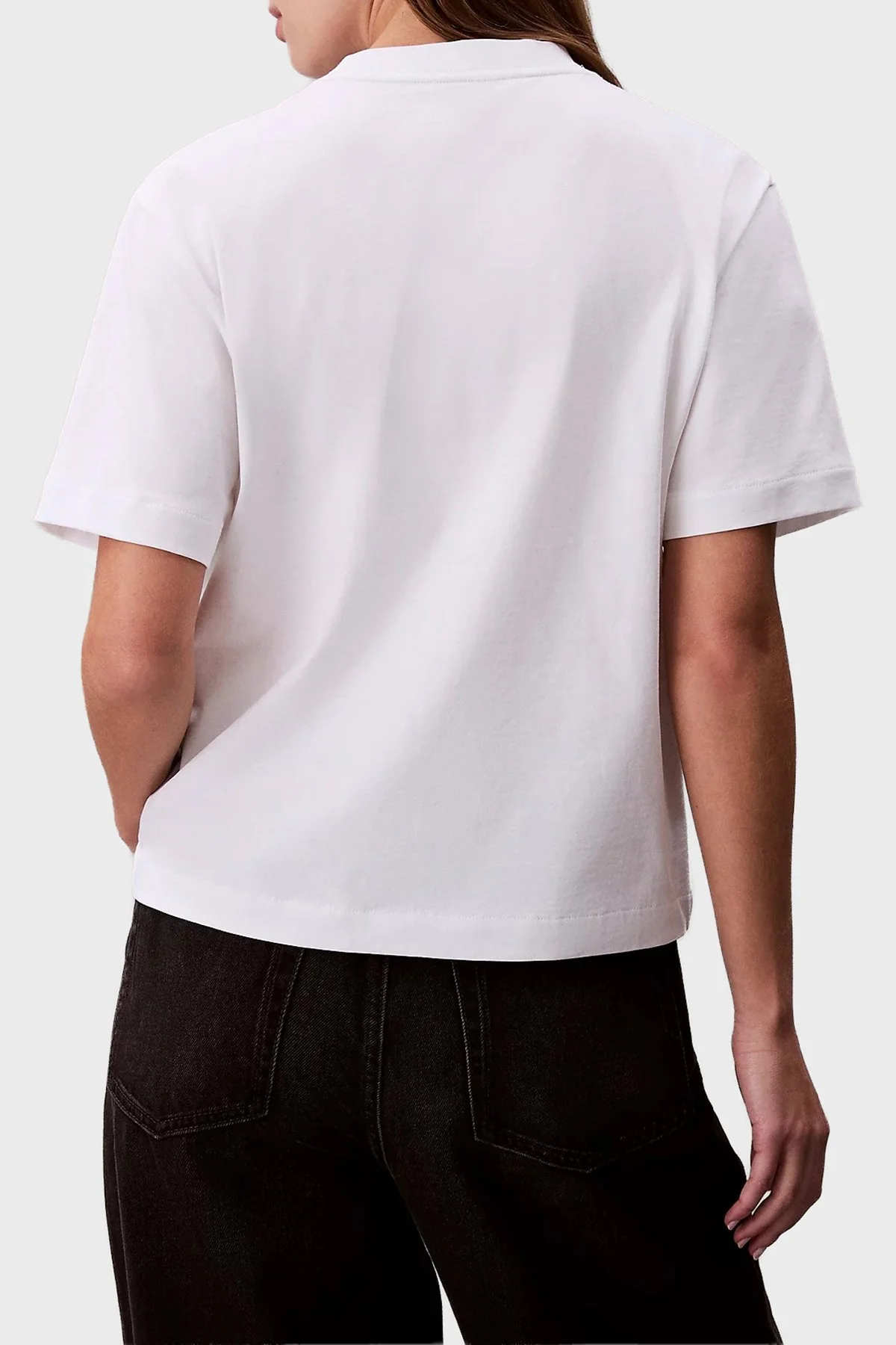 Calvin Klein Pamuklu Relaxed Fit Logolu Bisiklet Yaka LV047F806GYAF Bayan T Shirt LV047F806G YAF BEYAZ - 3
