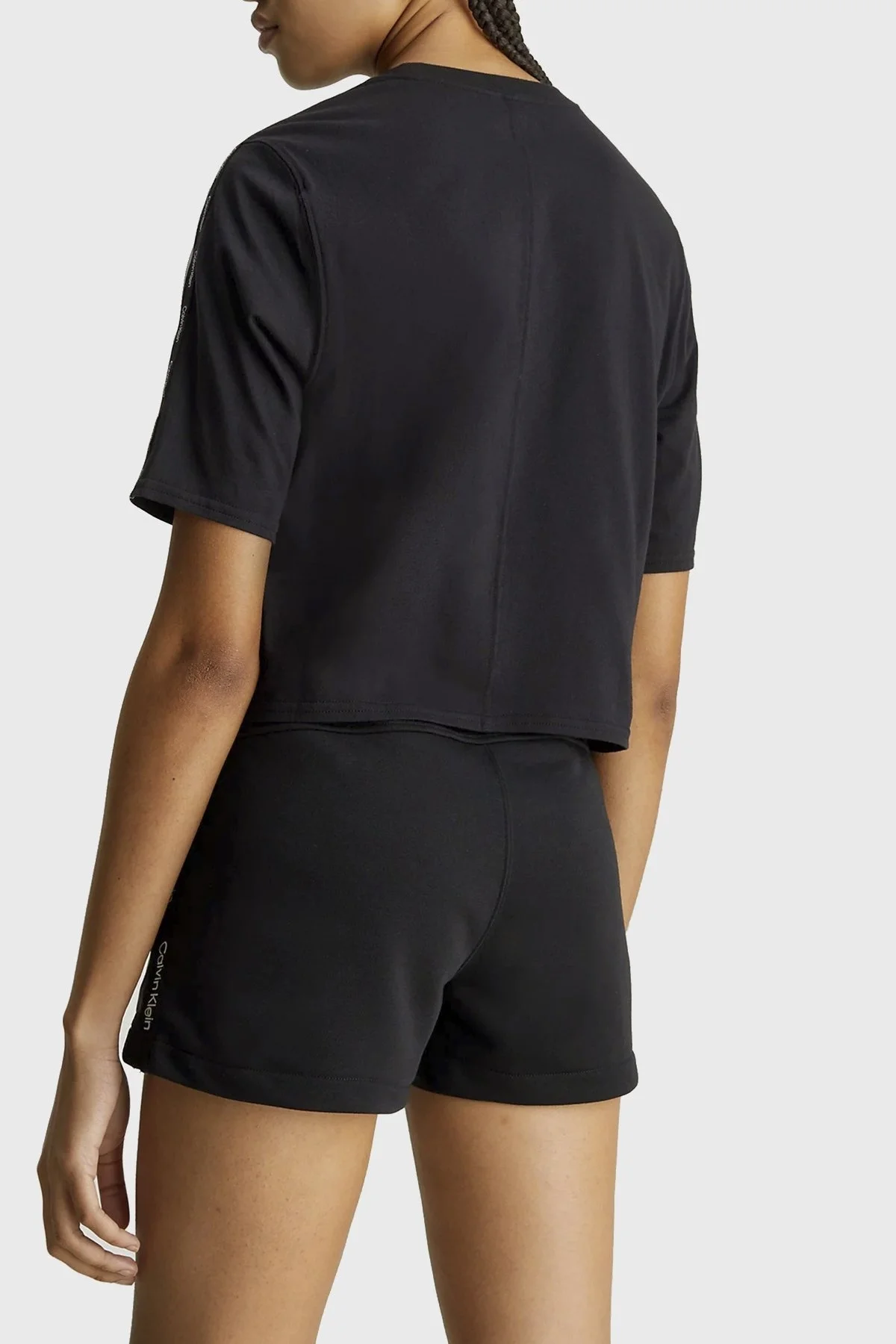 Calvin Klein Pamuklu Relaxed Fit Sıfır Yaka Crop 00GWS4K234BAE Bayan T Shirt 00GWS4K234 BAE SİYAH - 2