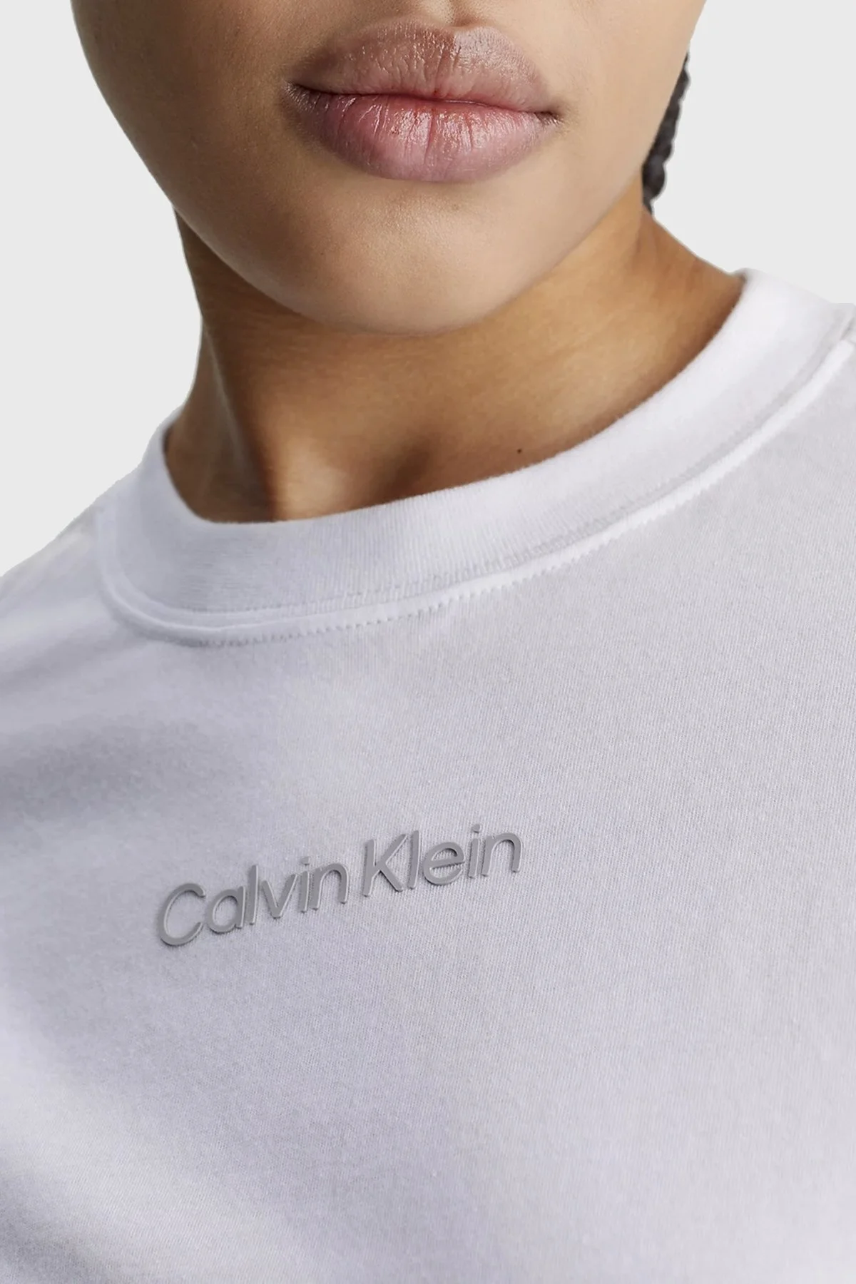 Calvin Klein Pamuklu Relaxed Fit Sıfır Yaka Crop 00GWS4K234YAA Bayan T Shirt 00GWS4K234 YAA BEYAZ - 3