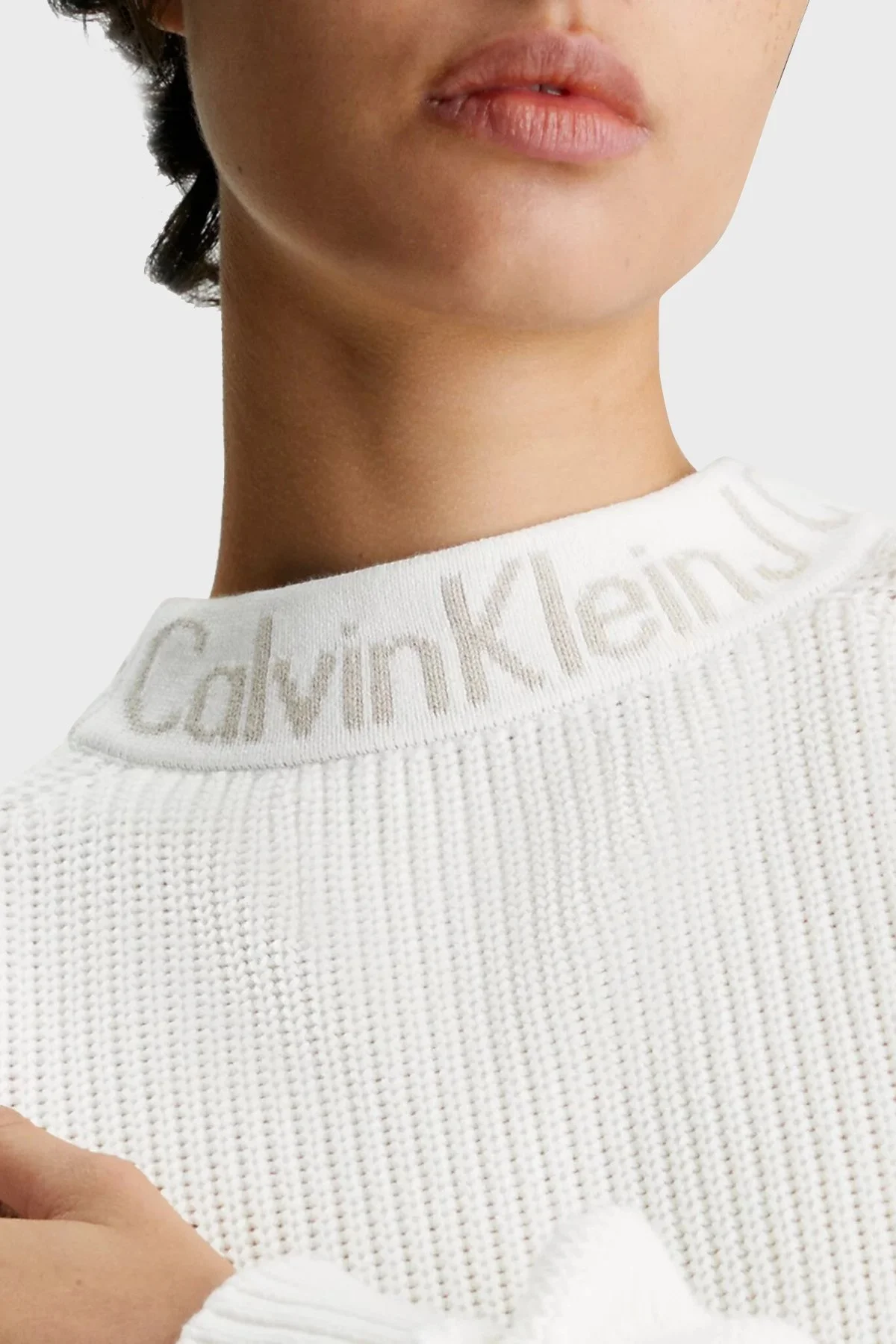 Calvin Klein Pamuklu Relaxed Fit Yarım Balıkçı J20J222255YBI Bayan Kazak J20J222255 YBI BEYAZ - 3