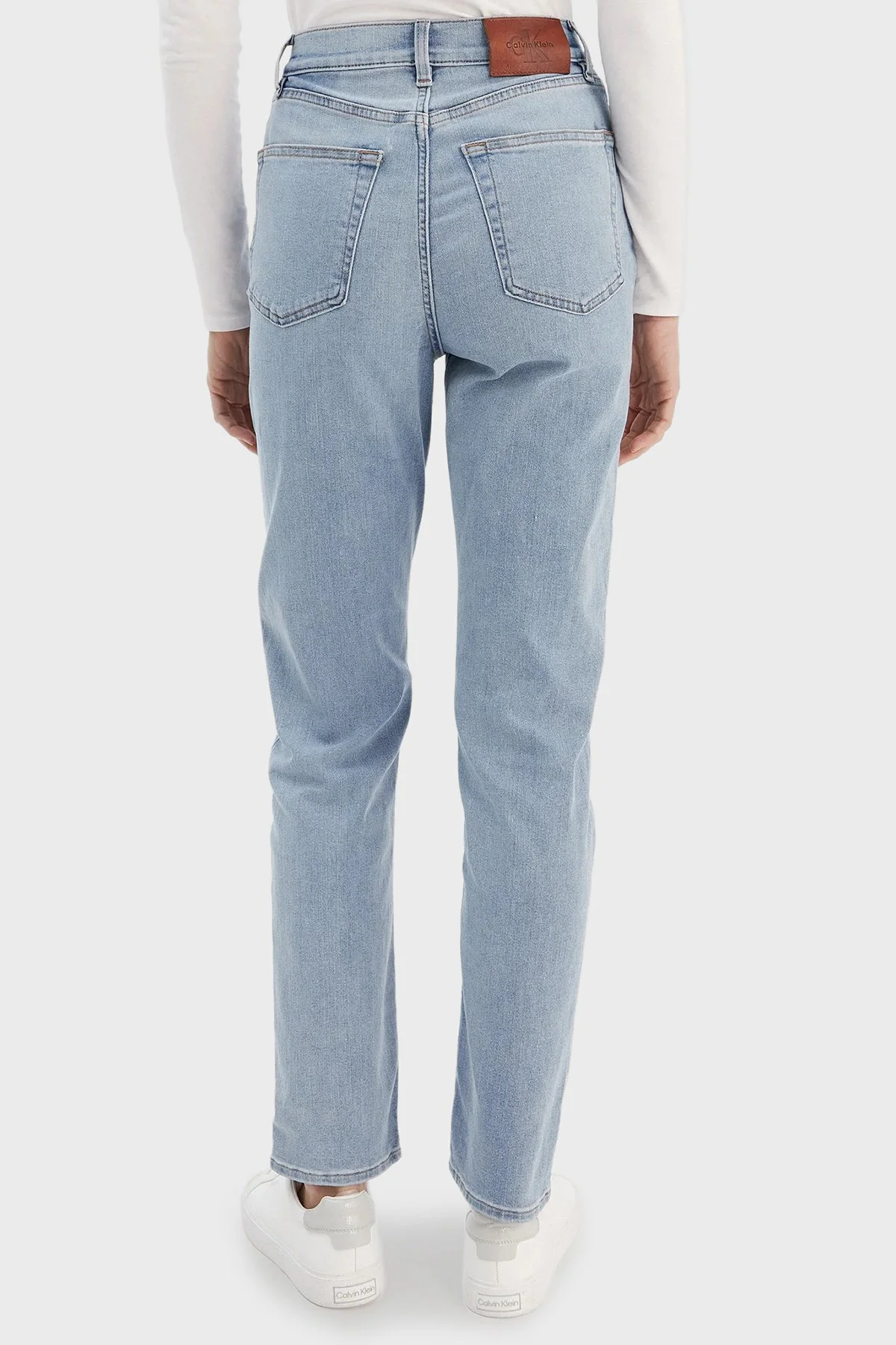 Calvin Klein Pamuklu Relaxed Fit Yüksek Bel Düz Paça Jeans LV047E618GVLJ Bayan Kot Pantolon LV047E618G VLJ MAVİ - 3