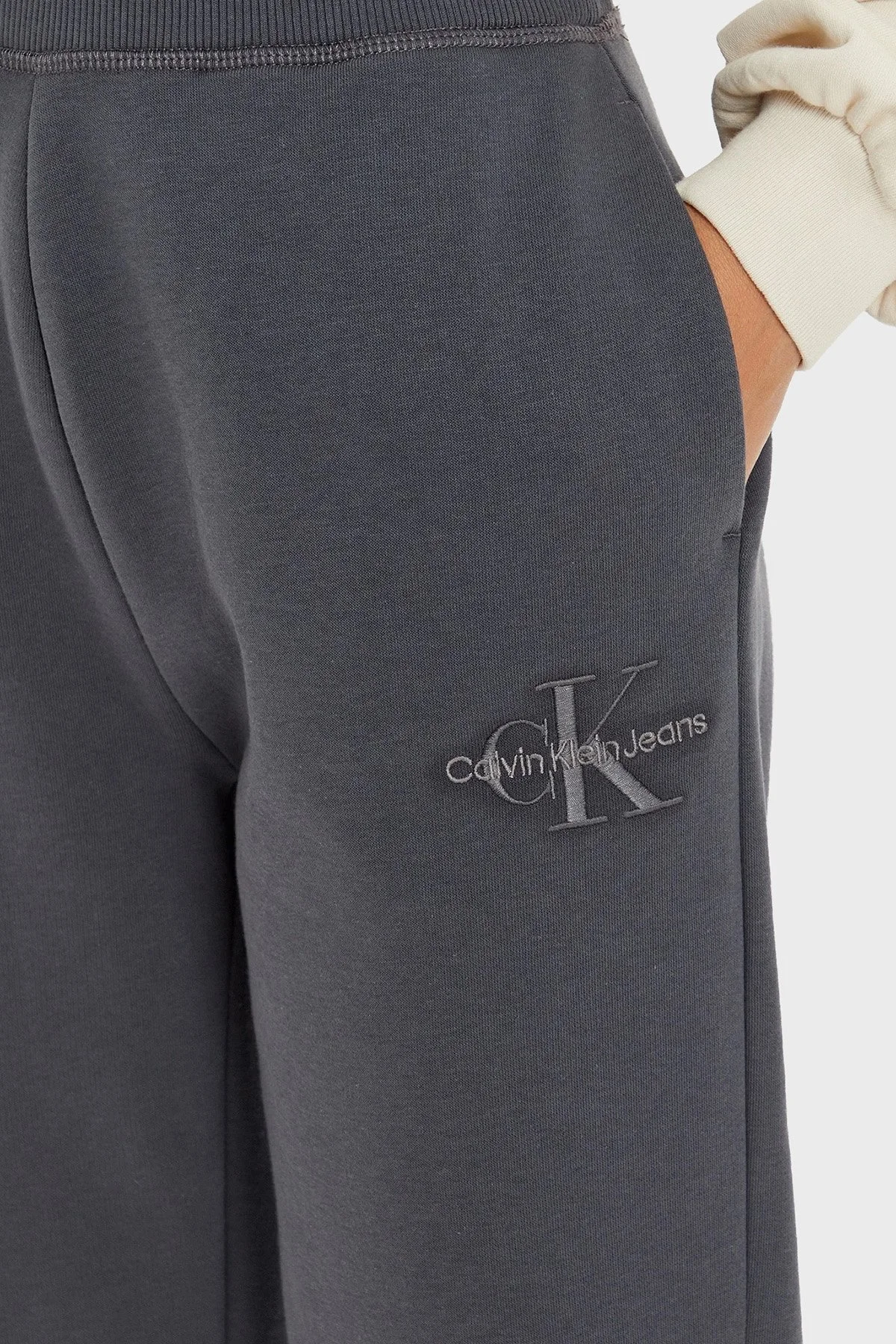 Calvin Klein Pamuklu Relaxed Fit Yüksek Bel Lastikli Paça Jogger J20J223590BAN Bayan Pantolon J20J223590 BAN ANTRASİT - 3