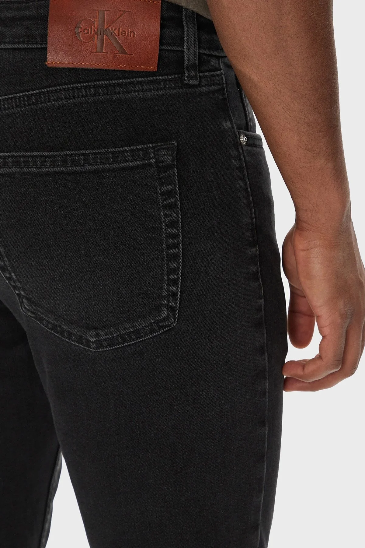 Calvin Klein Pamuklu Skinny Fit Normal Bel Dar Paça Jeans LV04RB722G846 Erkek Kot Pantolon LV04RB722G 846 SİYAH - 4
