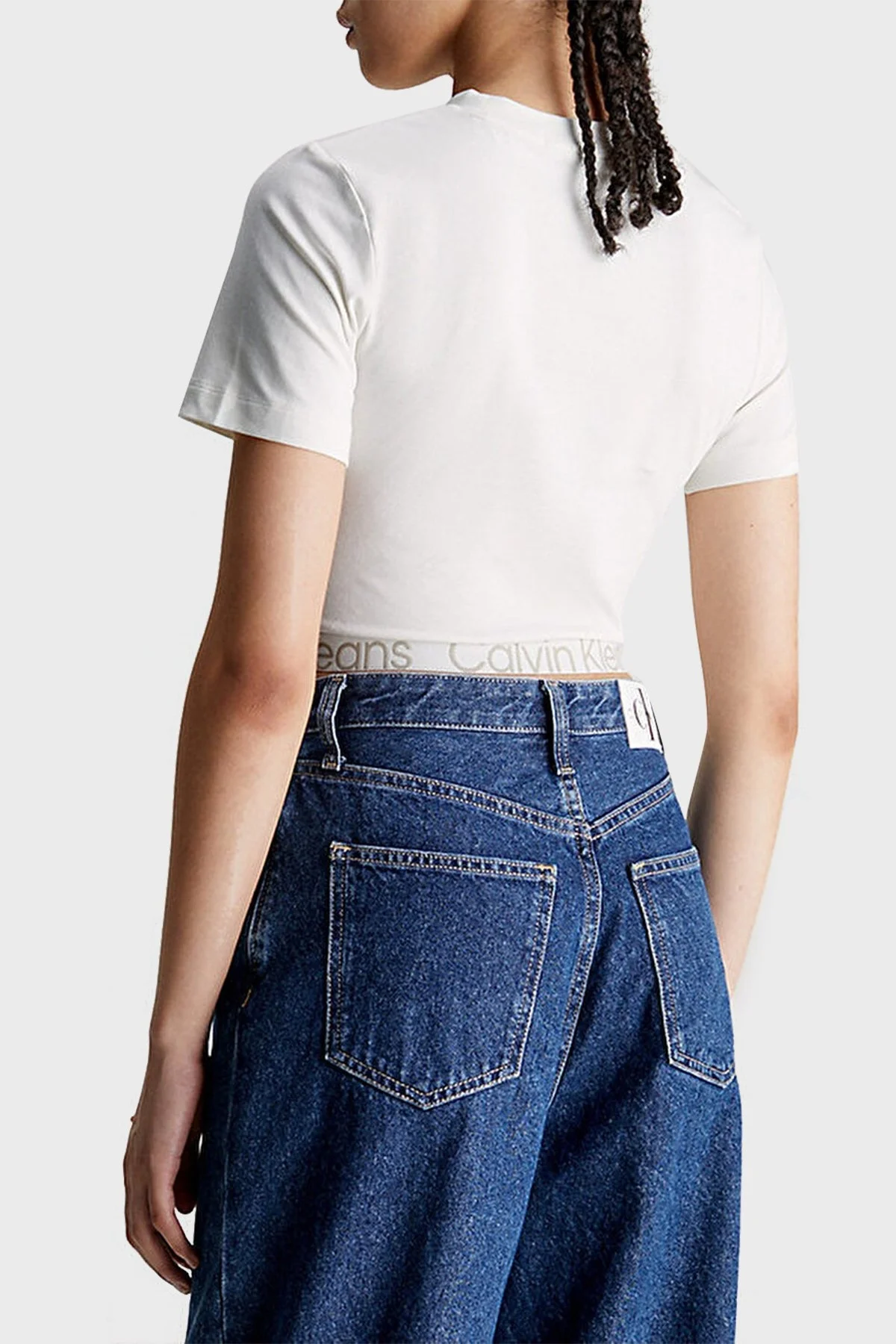 Calvin Klein Pamuklu Slim Fit Bisiklet Yaka Crop J20J222189YBI Bayan T Shirt J20J222189 YBI BEYAZ - 2