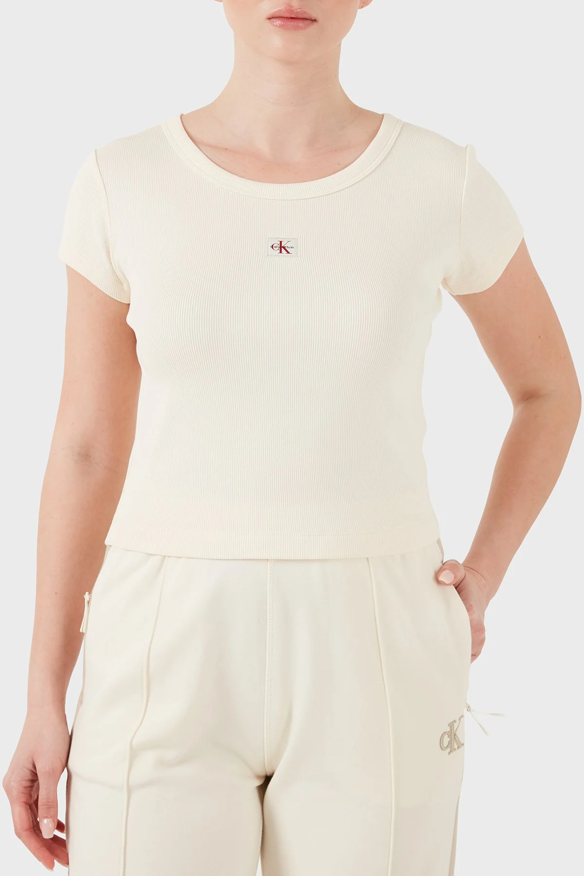 Calvin Klein Pamuklu Slim Fit Bisiklet Yaka Fitilli Crop LV047C200GF7J Kadın T Shirt LV047C200G F7J BEYAZ - 1