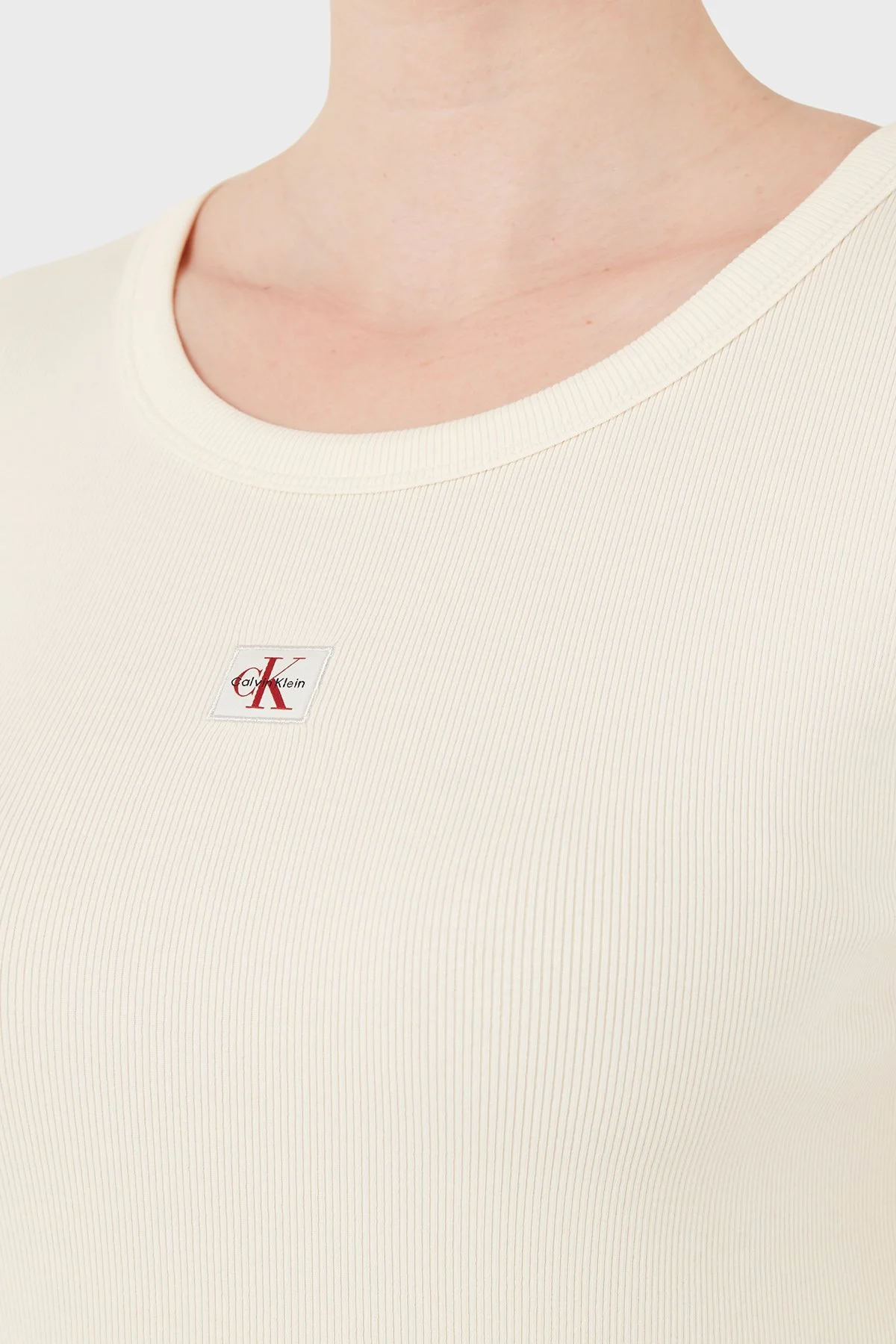 Calvin Klein Pamuklu Slim Fit Bisiklet Yaka Fitilli Crop LV047C200GF7J Kadın T Shirt LV047C200G F7J BEYAZ - 6