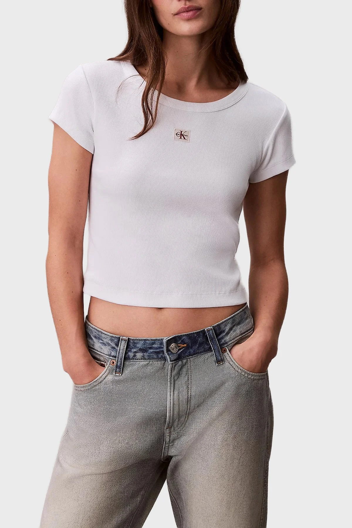 Calvin Klein Pamuklu Slim Fit Bisiklet Yaka Fitilli Crop LV047C200GYAA Bayan T Shirt LV047C200G YAA BEYAZ - 1
