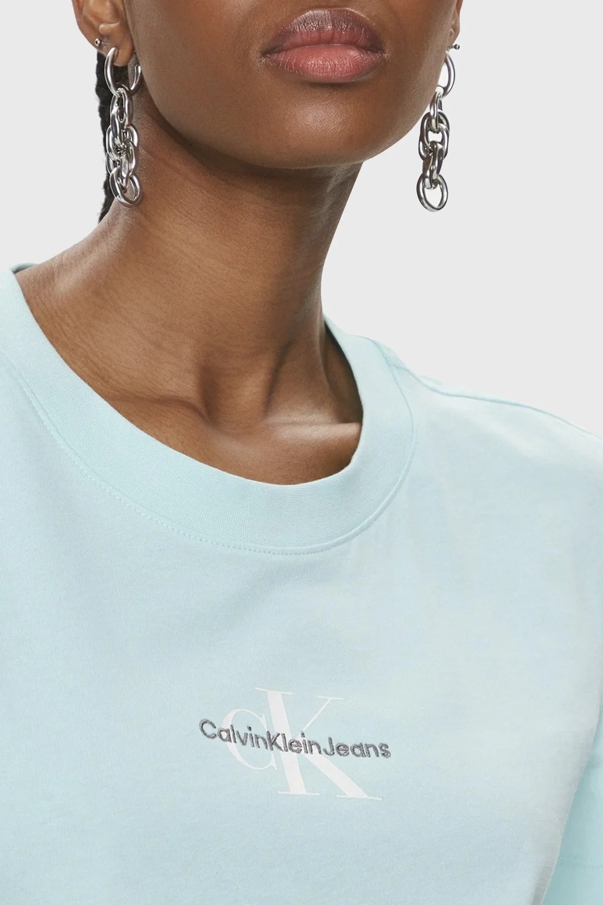 Calvin Klein Pamuklu Slim Fit Bisiklet Yaka J20J222564CCP Bayan T Shirt J20J222564 CCP AÇIK MAVİ - 4
