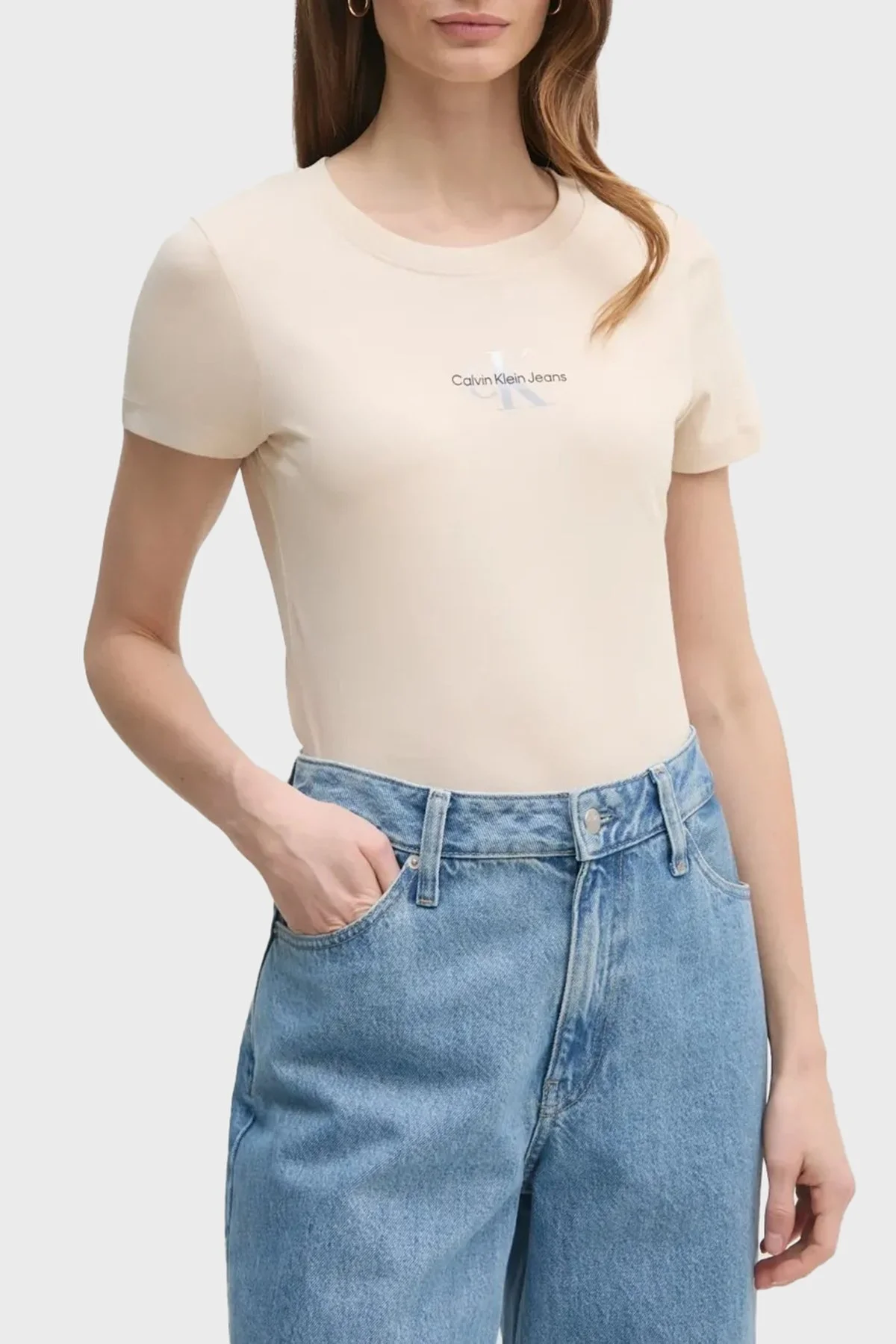 Calvin Klein Pamuklu Slim Fit Bisiklet Yaka Logolu J20J225252AEA Bayan T Shirt J20J225252 AEA BEJ - 6