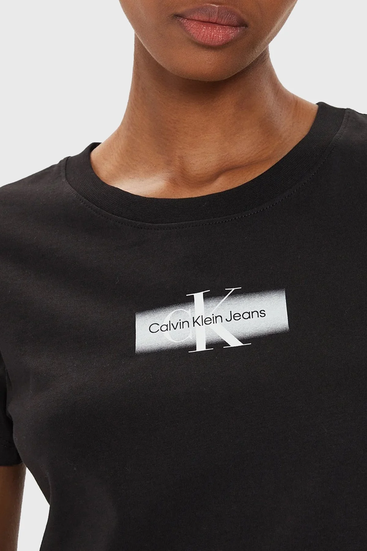 Calvin Klein Pamuklu Slim Fit J20J223625BEH Bayan T Shirt J20J223625 BEH SİYAH - 4