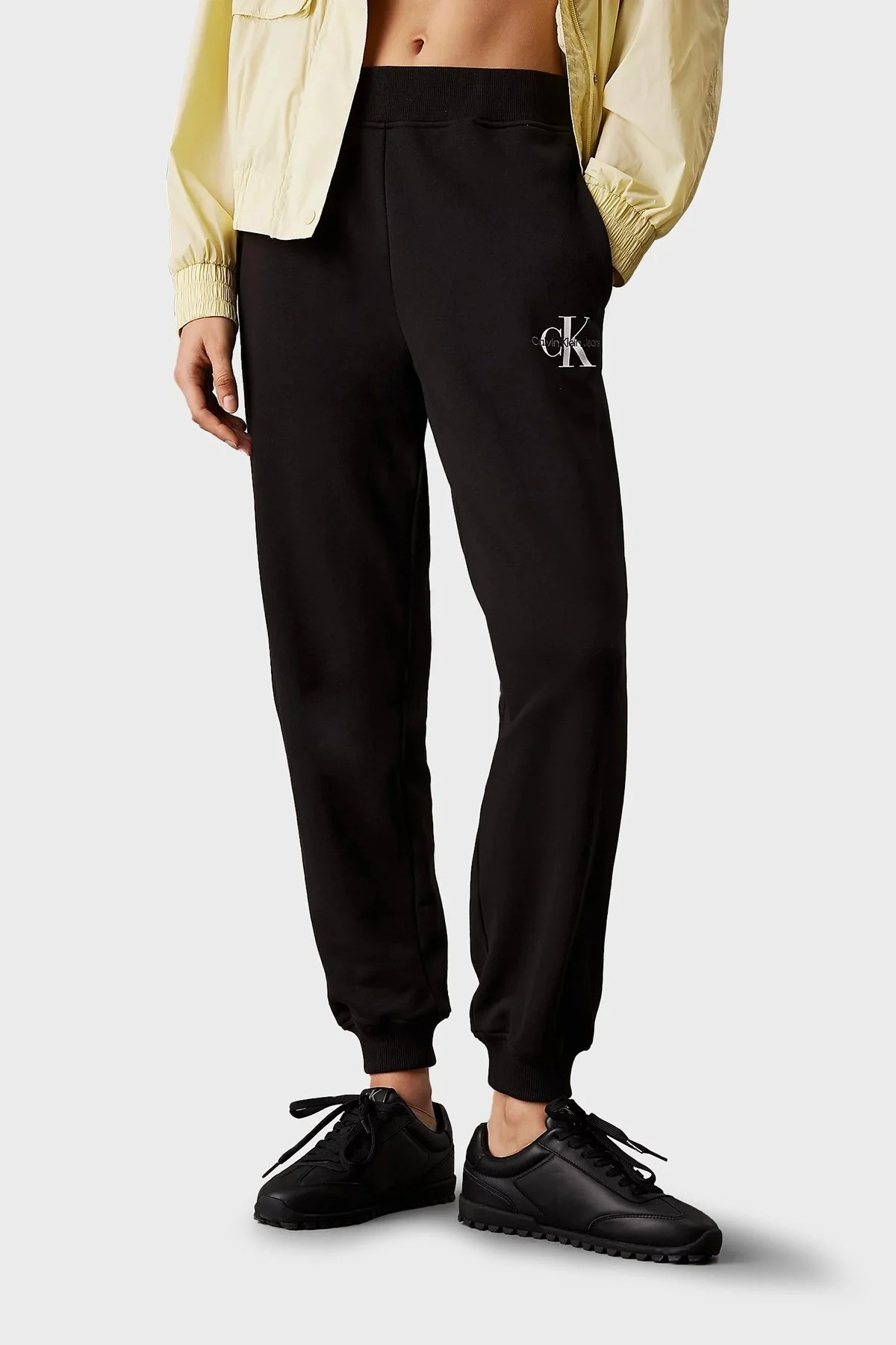 Calvin Klein Pamuklu Slim Fit Normal Bel Ribanalı Paça J20J225354BEH Bayan Pantolon J20J225354 BEH SİYAH - 5