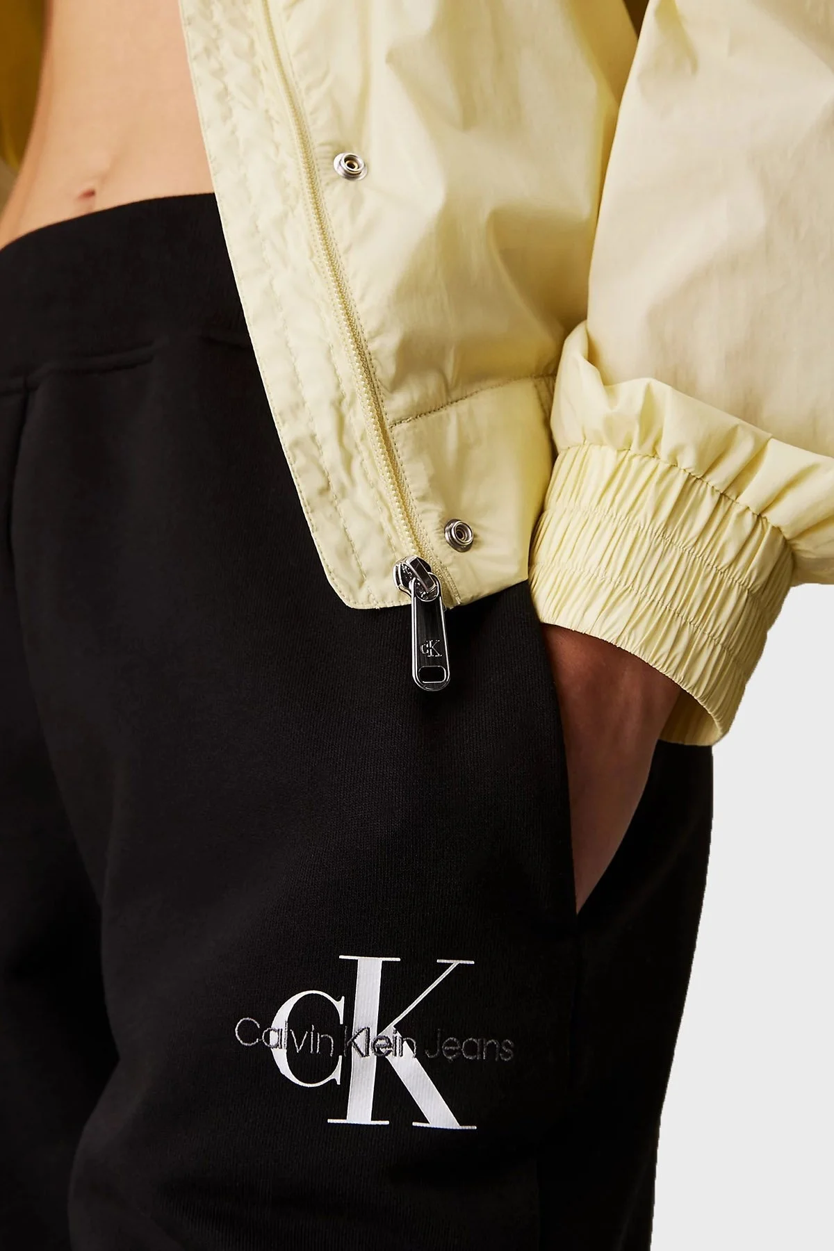 Calvin Klein Pamuklu Slim Fit Normal Bel Ribanalı Paça J20J225354BEH Bayan Pantolon J20J225354 BEH SİYAH - 7