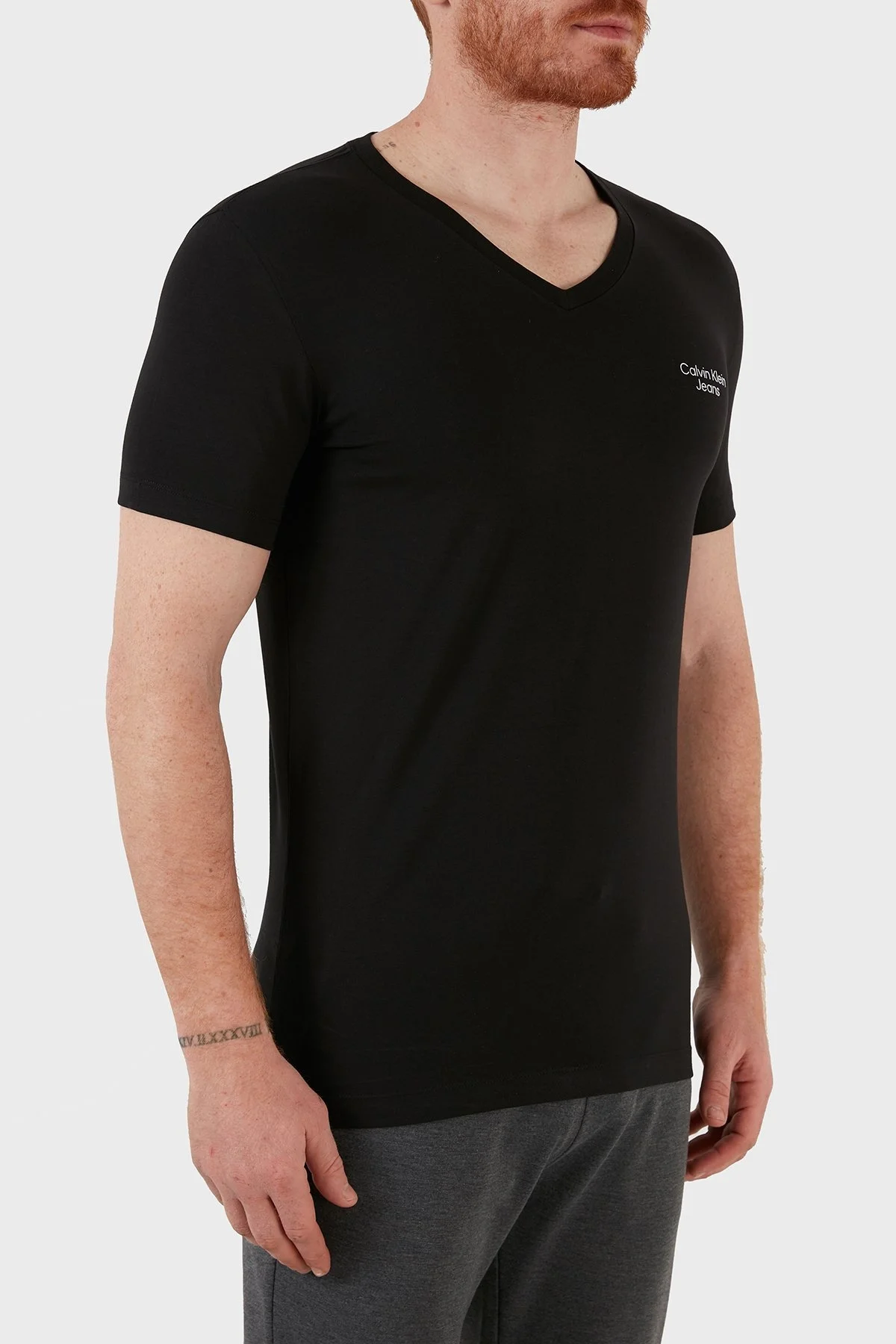 Calvin Klein Pamuklu Slim Fit V Yaka Erkek T Shirt J30J320596 BEH SİYAH - 3