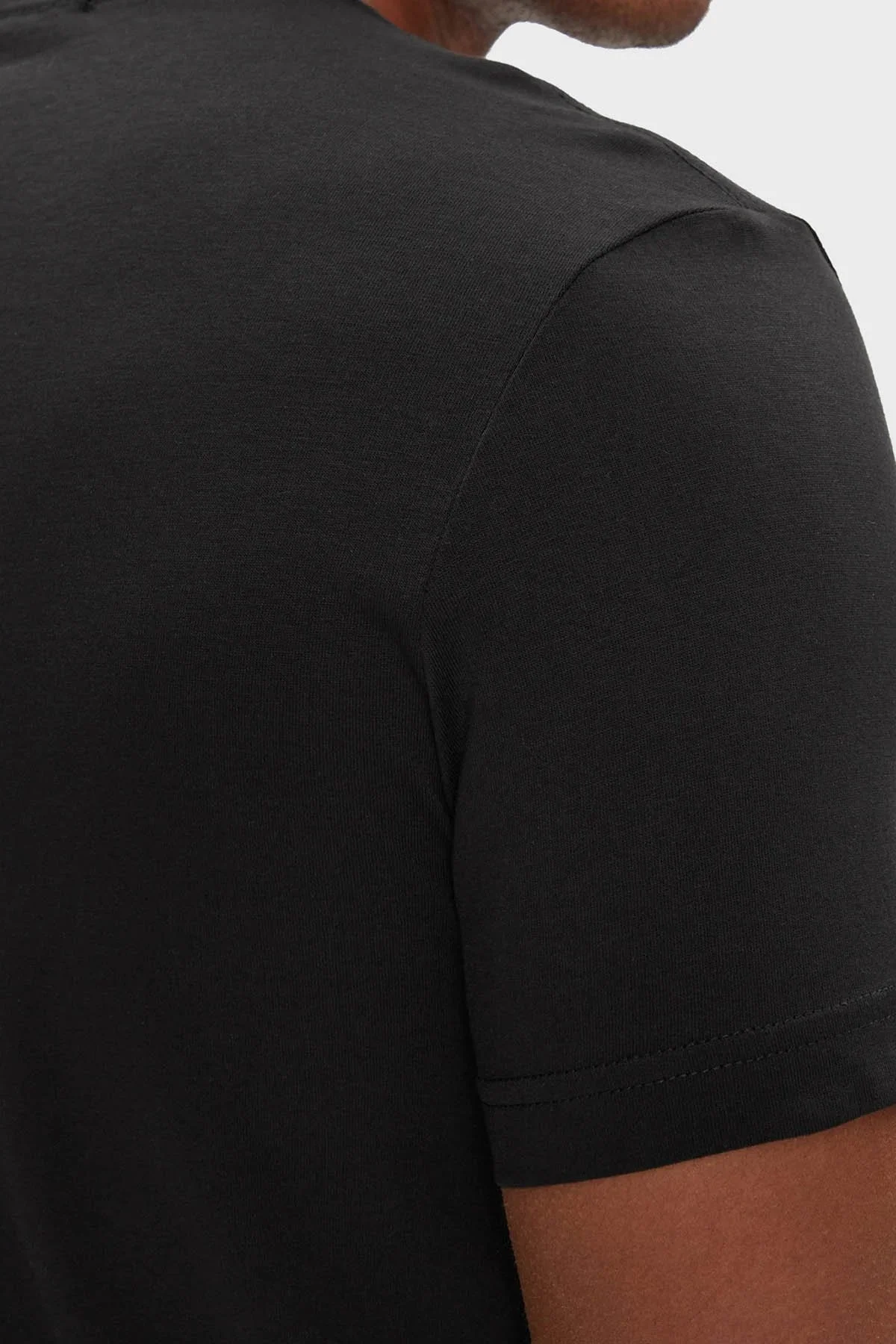 Calvin Klein Pamuklu Slim Fit V Yaka J30J325212BEH Erkek T Shirt J30J325212 BEH SİYAH - 5