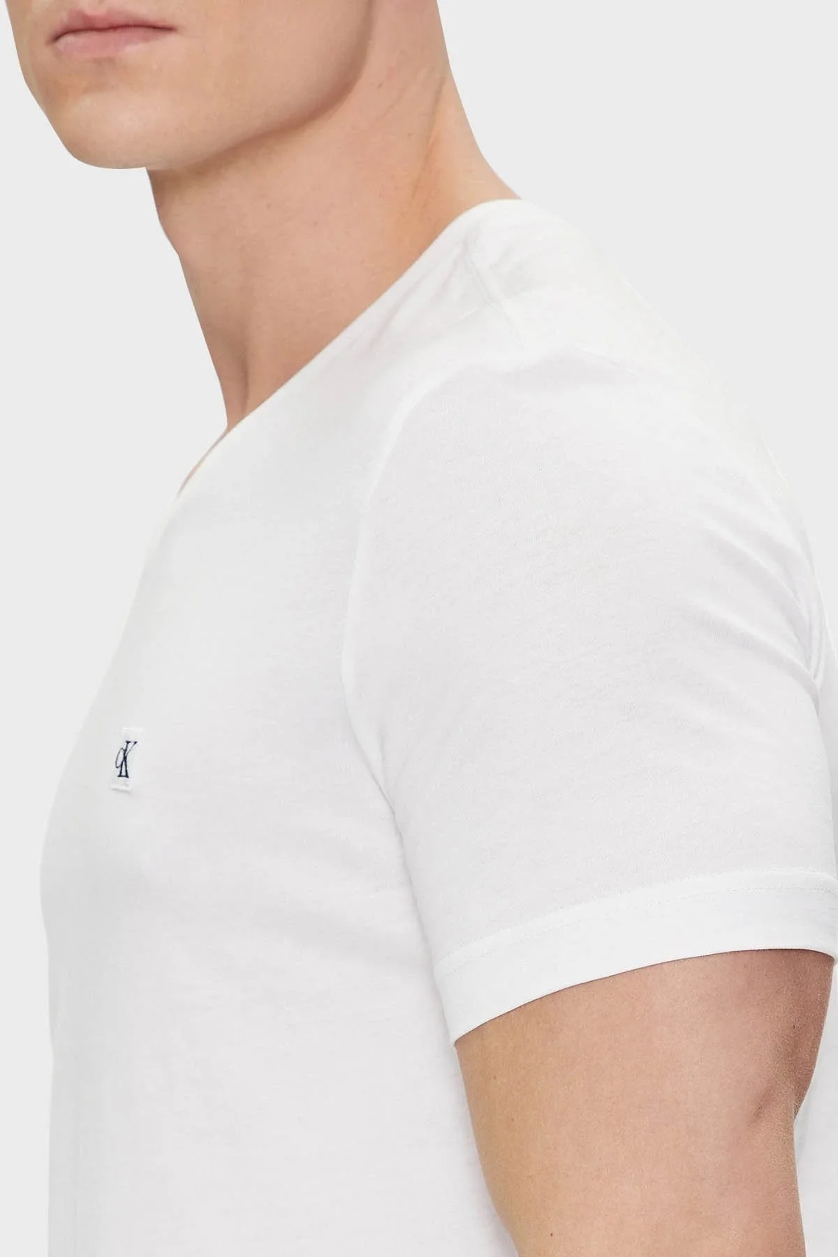 Calvin Klein Pamuklu Slim Fit V Yaka J30J325212YAF Erkek T Shirt J30J325212 YAF BEYAZ - 4