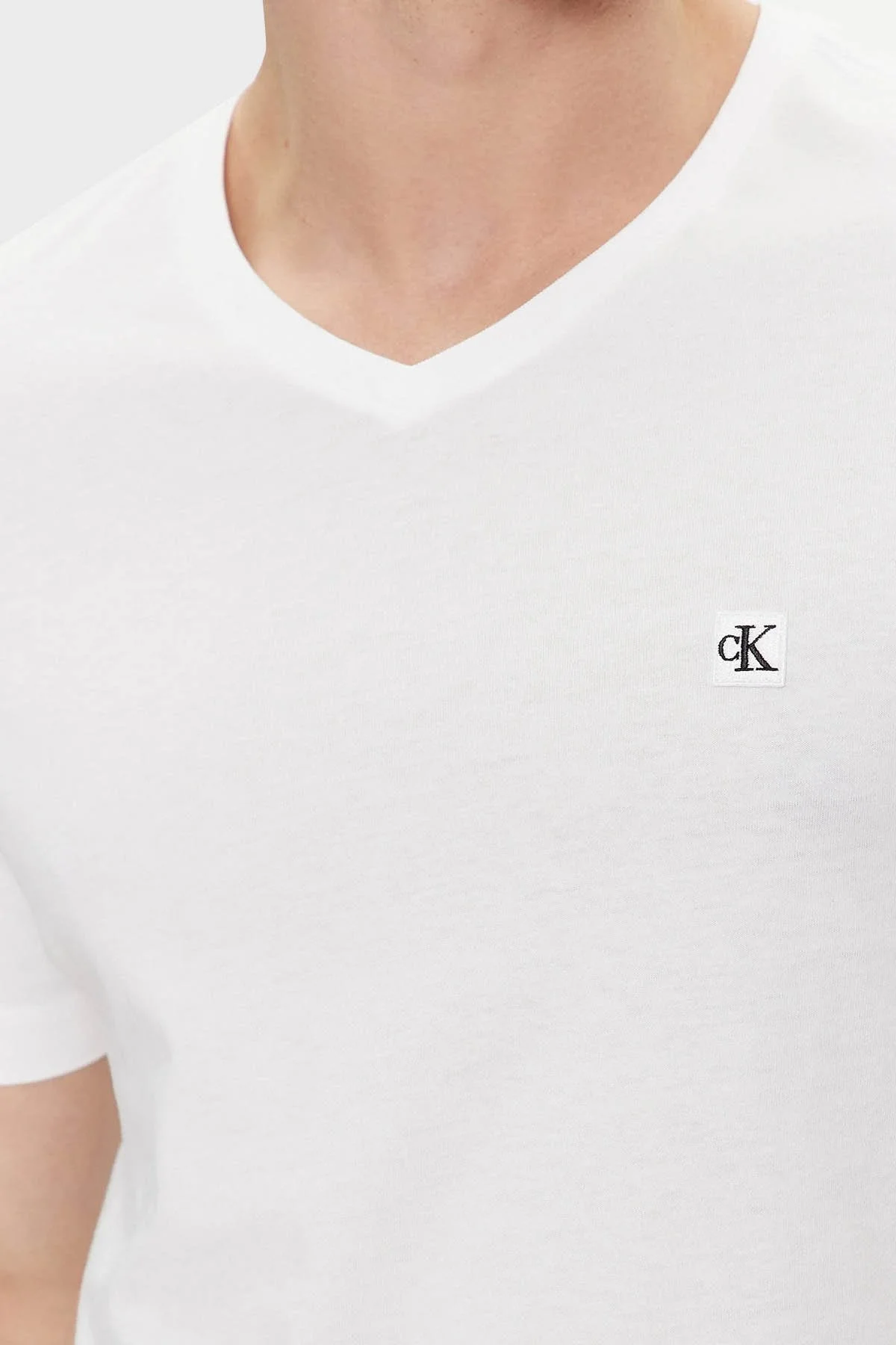 Calvin Klein Pamuklu Slim Fit V Yaka J30J325212YAF Erkek T Shirt J30J325212 YAF BEYAZ - 5