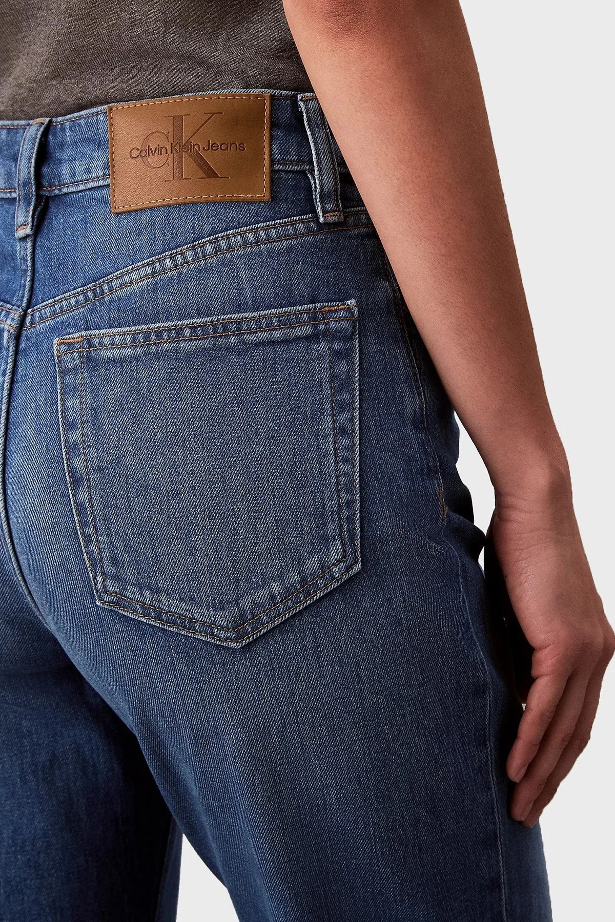 Calvin Klein Pamuklu Straight Fit Yüksek Bel Düz Paça Jeans LV047B913GYCC Bayan Kot Pantolon LV047B913G YCC MAVİ - 5