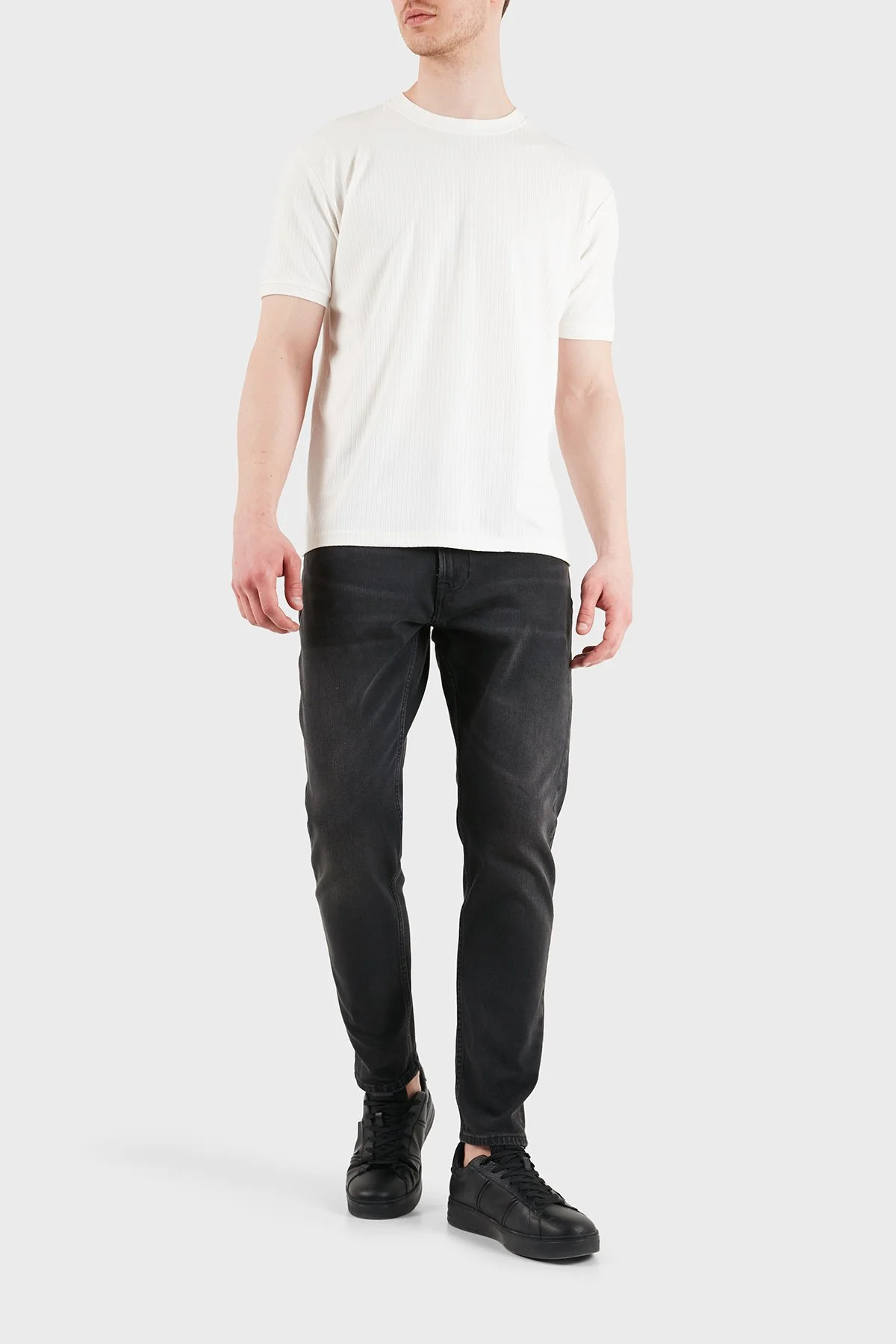 Calvin Klein Pamuklu Tapered Fit Dar Paçalı Jeans LV04RF947GXB0 Erkek Kot Pantolon LV04RF947G XB0 SİYAH - 2