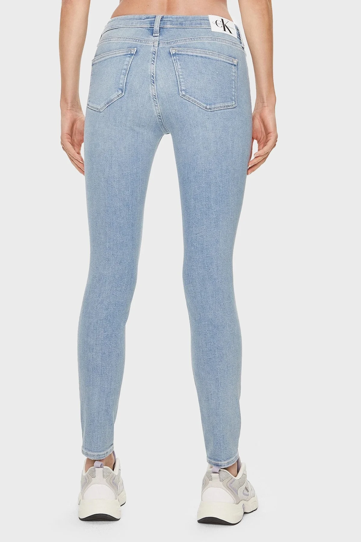 Calvin Klein Pamuklu Yüksek Bel Dar Paça Skinny Fit Jeans J20J2224441AA Bayan Kot Pantolon J20J222444 1AA AÇIK MAVİ - 3
