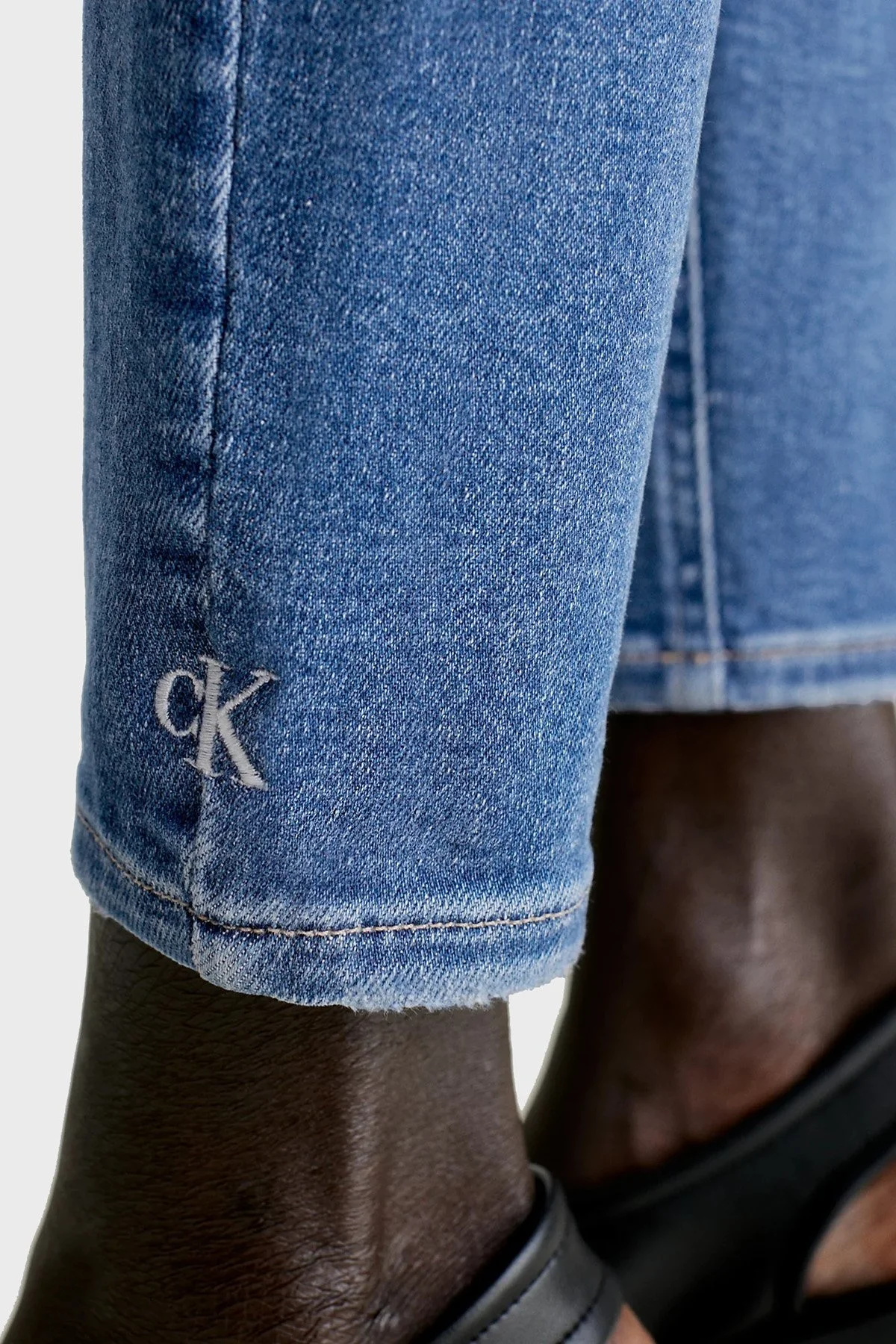 Calvin Klein Pamuklu Yüksek Bel Dar Paça Super Skinny Fit Jeans J20J2221441A4 Bayan Kot Pantolon J20J222144 1A4 AÇIK MAVİ - 4
