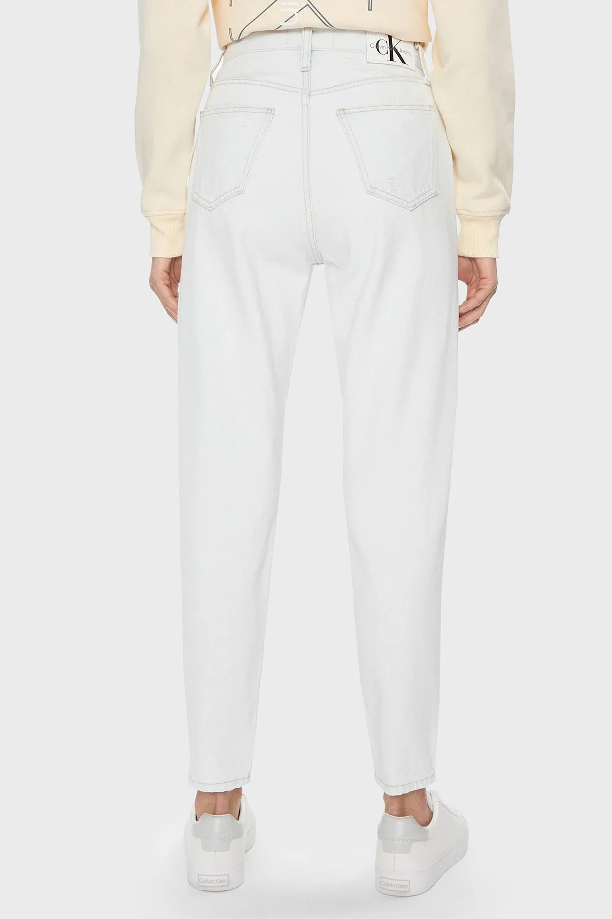 Calvin Klein Pamuklu Yüksek Bel Mom Fit Jeans J20J2221471AA Bayan Kot Pantolon J20J222147 1AA AÇIK MAVİ - 3