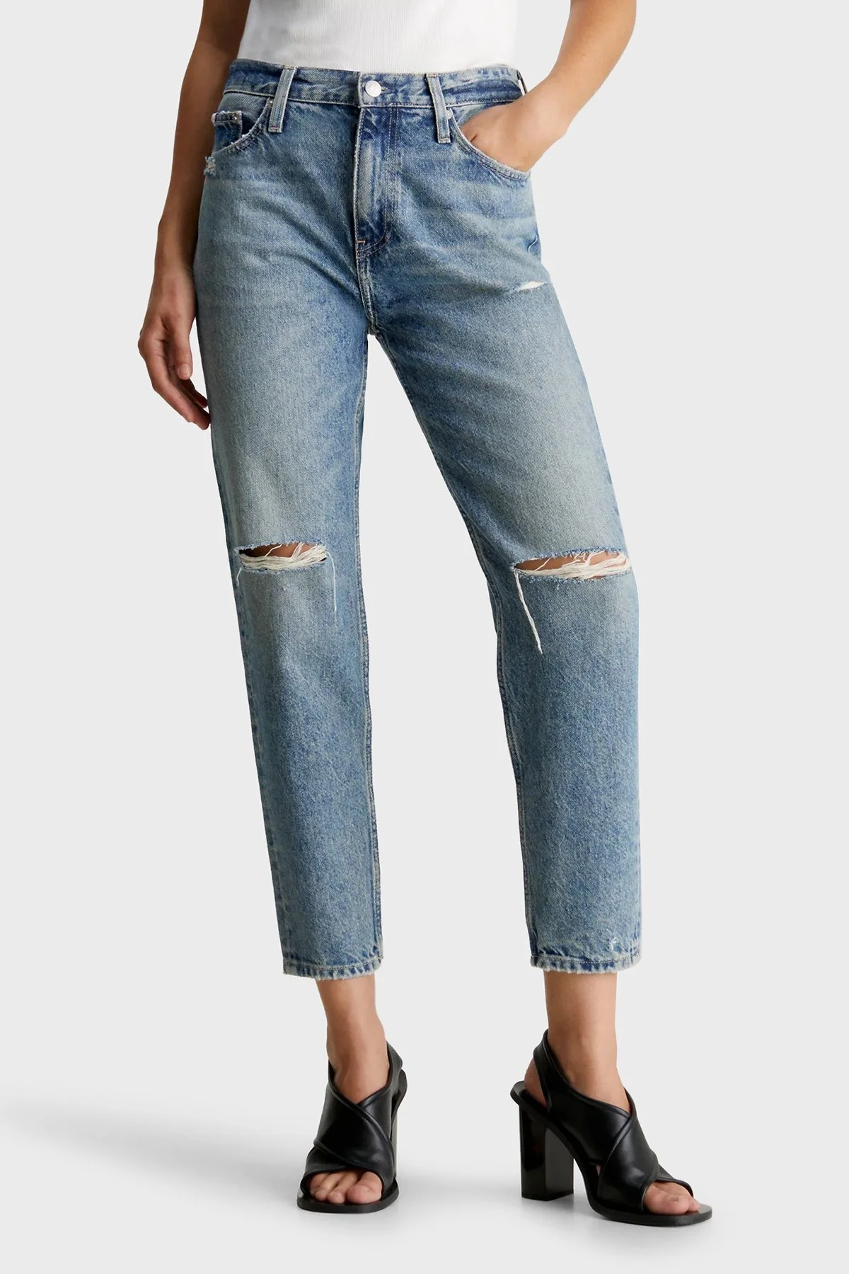 Calvin Klein Pamuklu Yüksek Bel Mom Fit Jeans J20J2221481A4 Bayan Kot Pantolon J20J222148 1A4 AÇIK MAVİ - 1