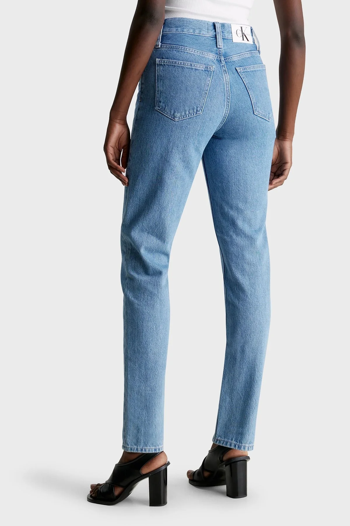 Calvin Klein Pamuklu Yüksek Bel Mom Fit Jeans J20J2221531AA Bayan Kot Pantolon J20J222153 1AA AÇIK MAVİ - 8