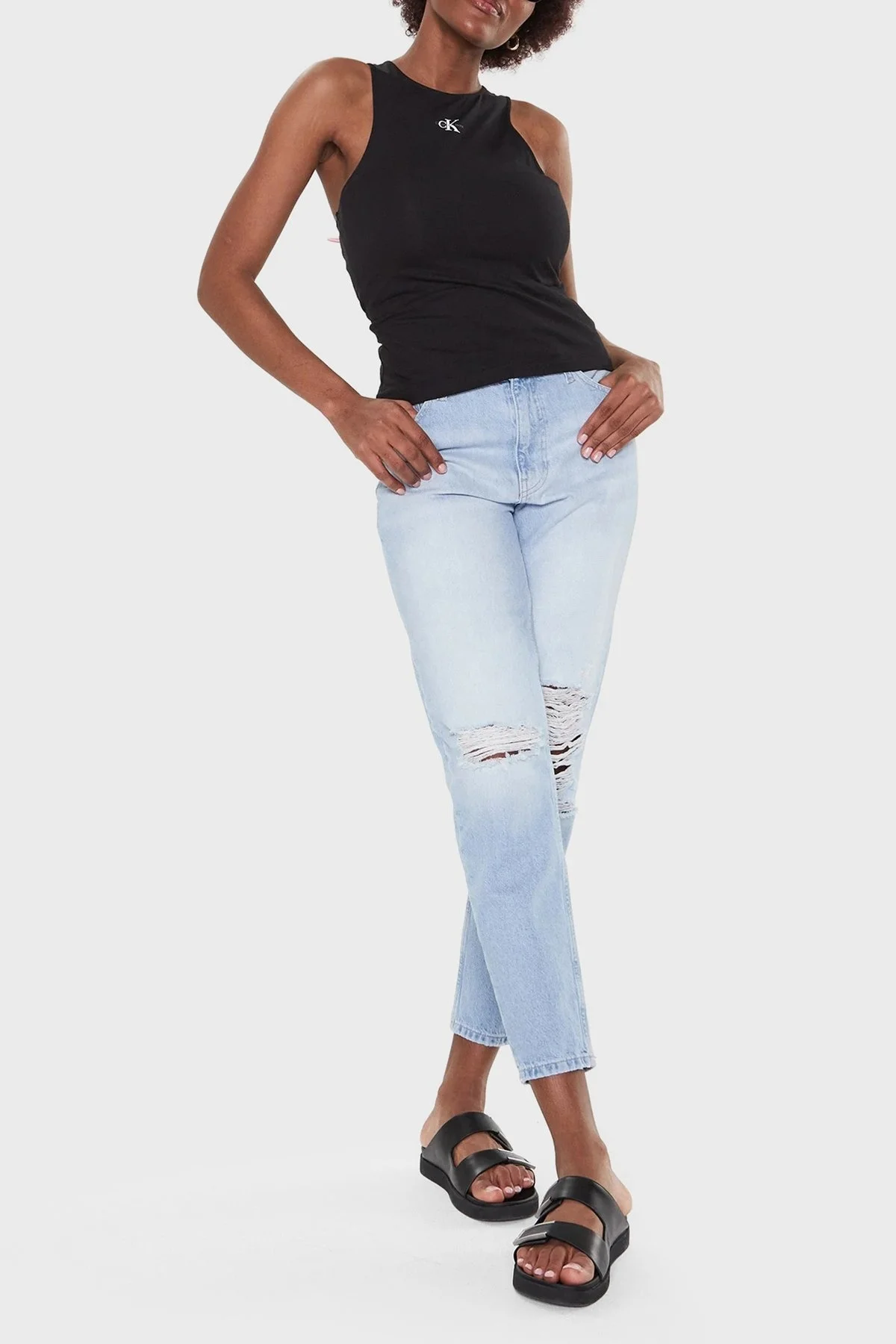 Calvin Klein Pamuklu Yüksek Bel Mom Jeans J20J2206101AA Bayan Kot Pantolon J20J220610 1AA AÇIK MAVİ - 1